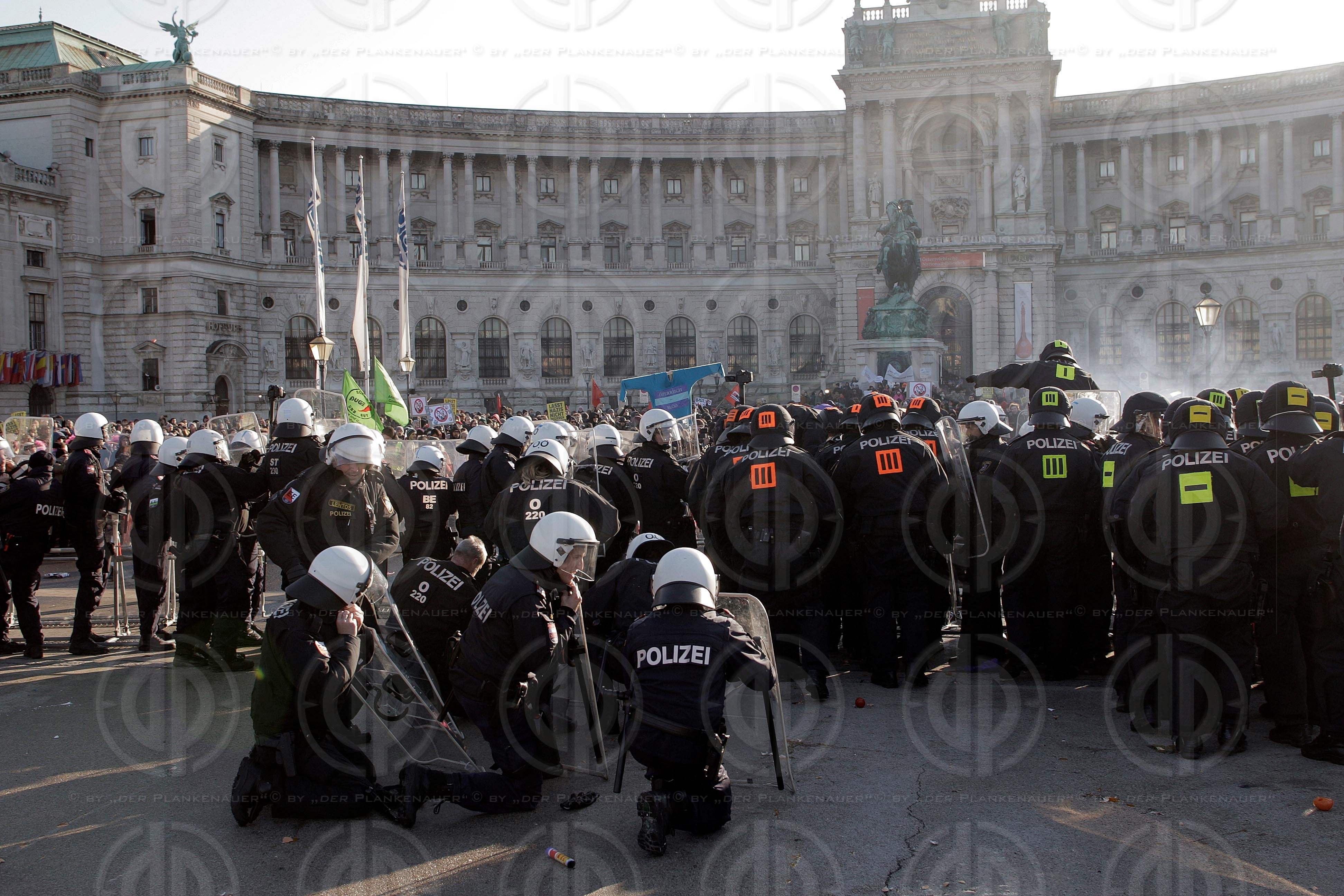Demos gegen neue Regierung