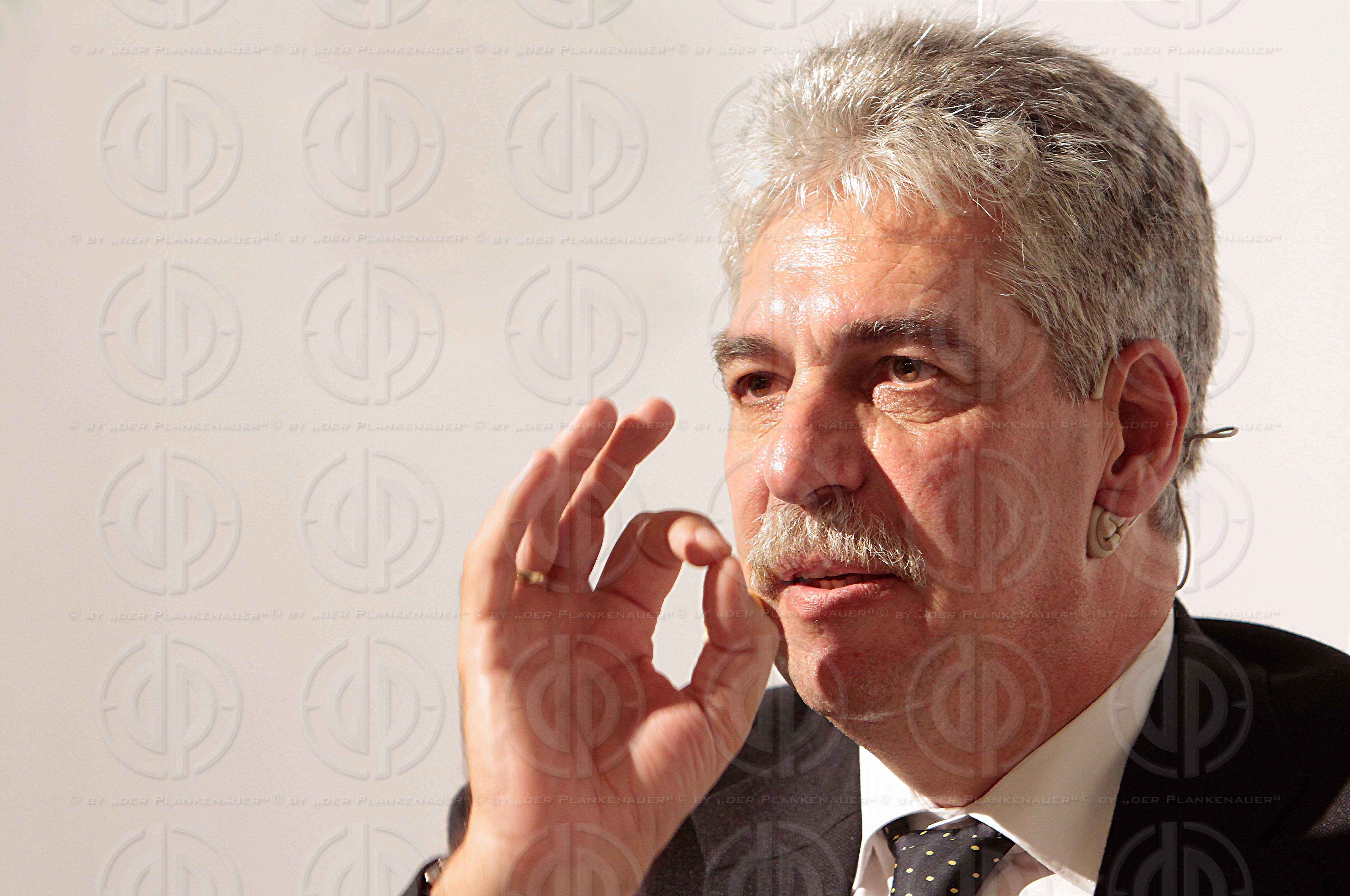 DiensTalk - Zwischen Reformfreude und Sparzwaengen