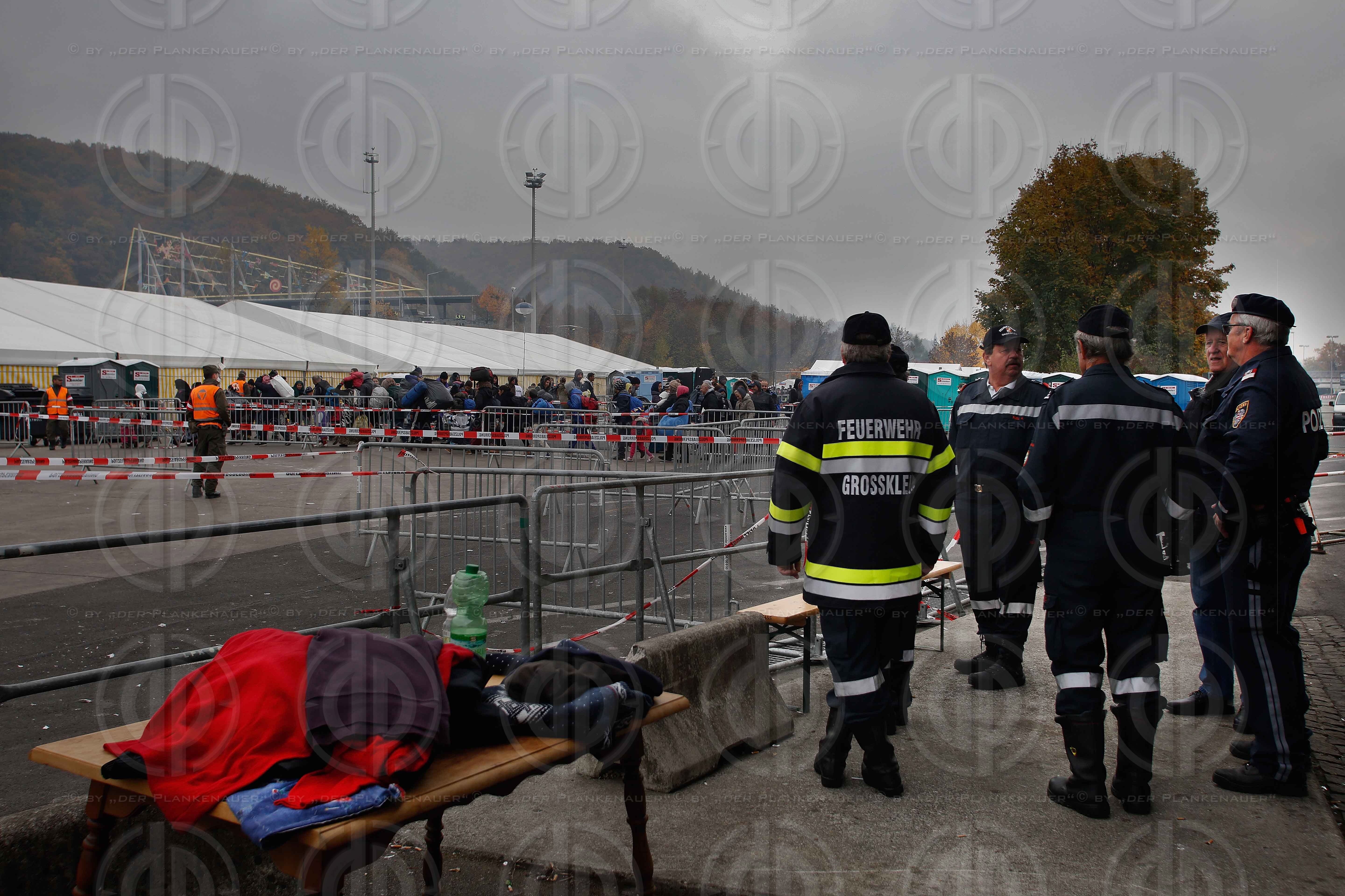 Fluechlingstragoedie an der Grenze in Strass-Spielfeld