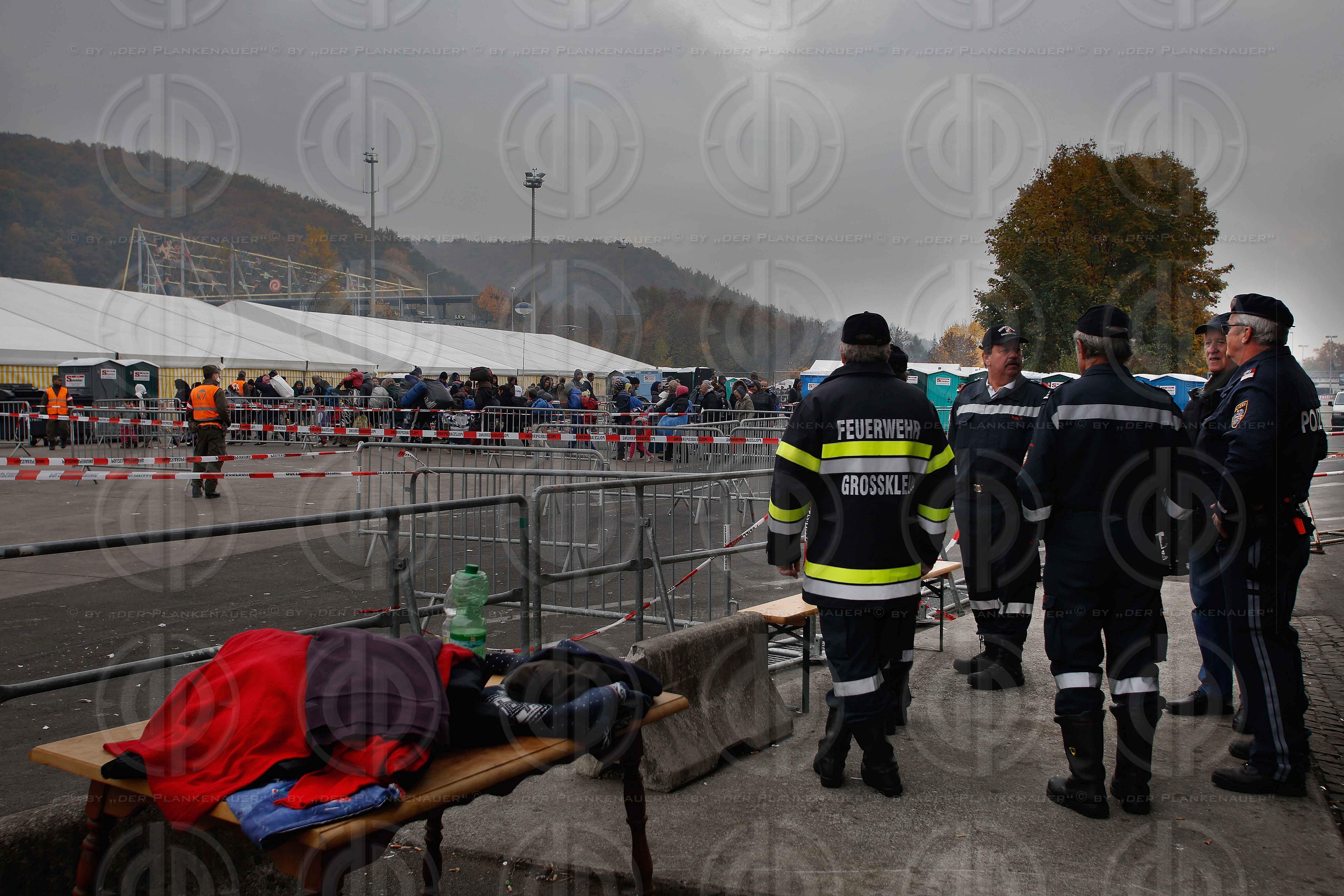 Fluechlingstragoedie an der Grenze in Strass-Spielfeld