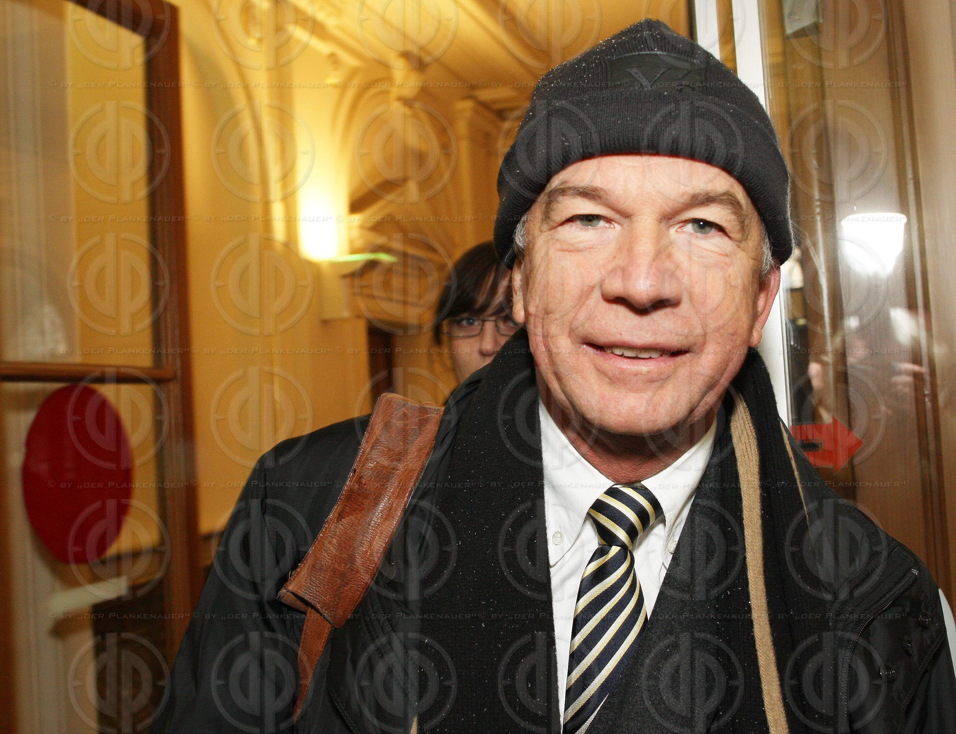 Strafverfahren gegen Hannes KARTNIG u.a.