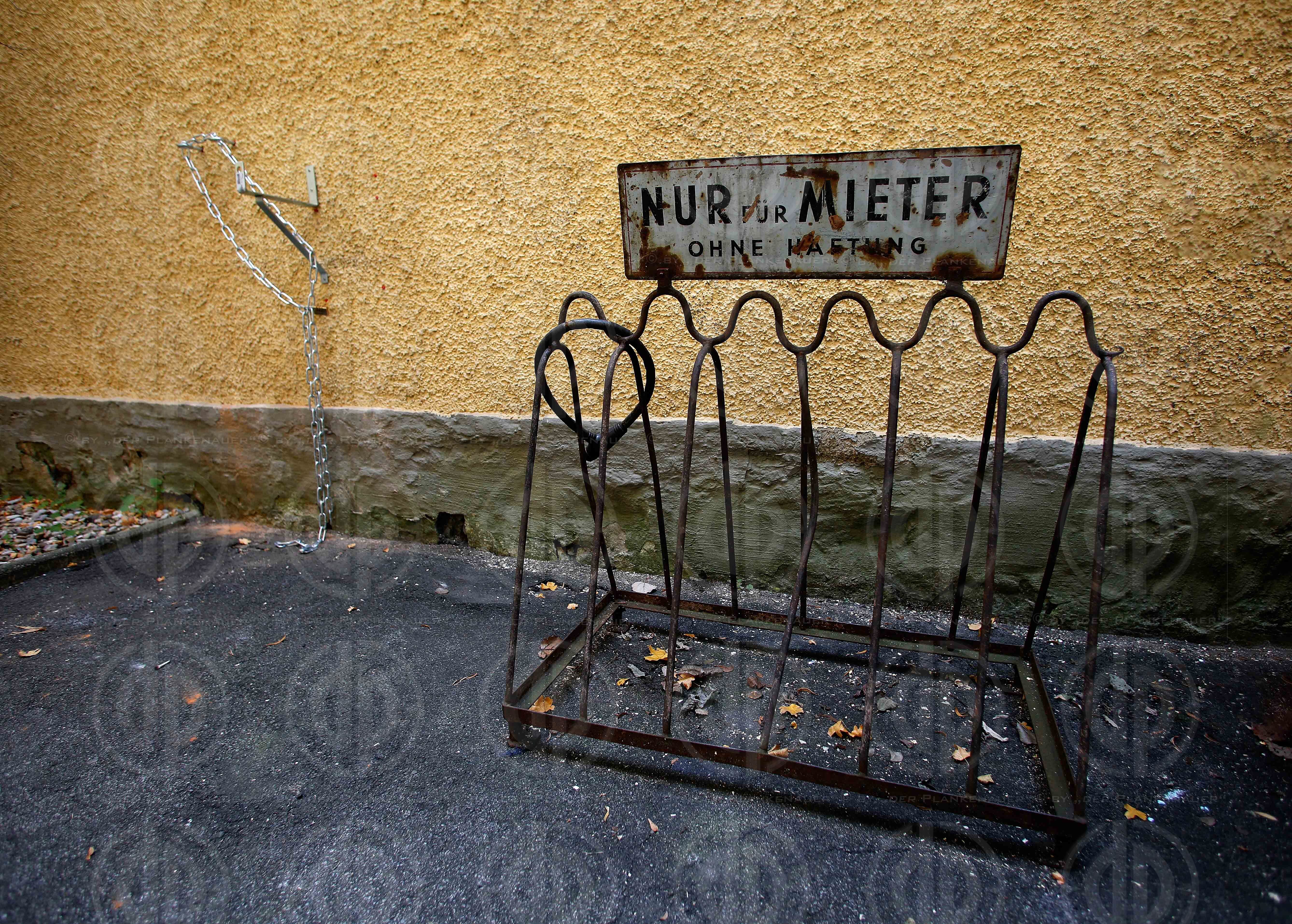 Stilleben im Hinterhof