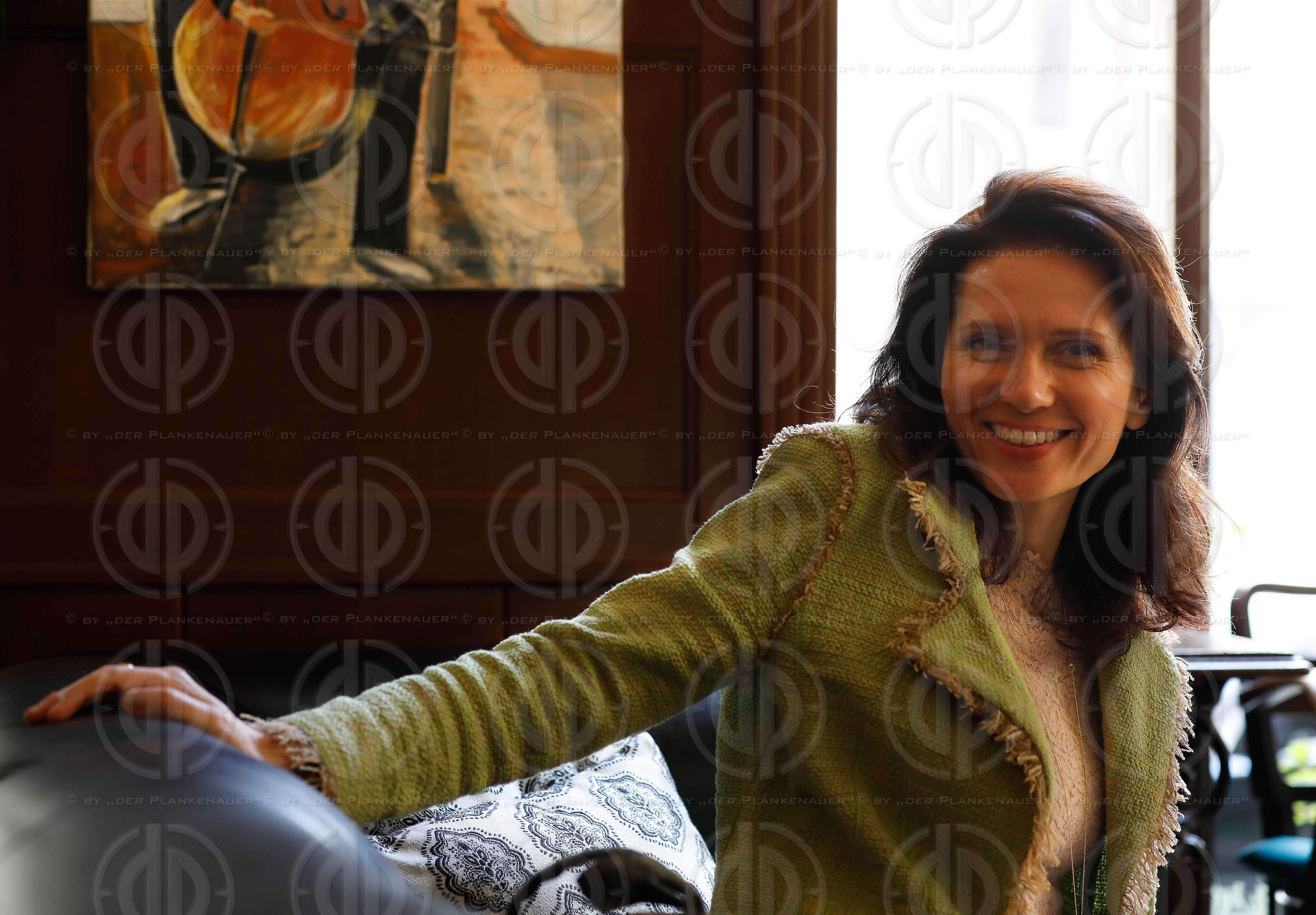 RA Mag. Dr. Astrid WAGNER