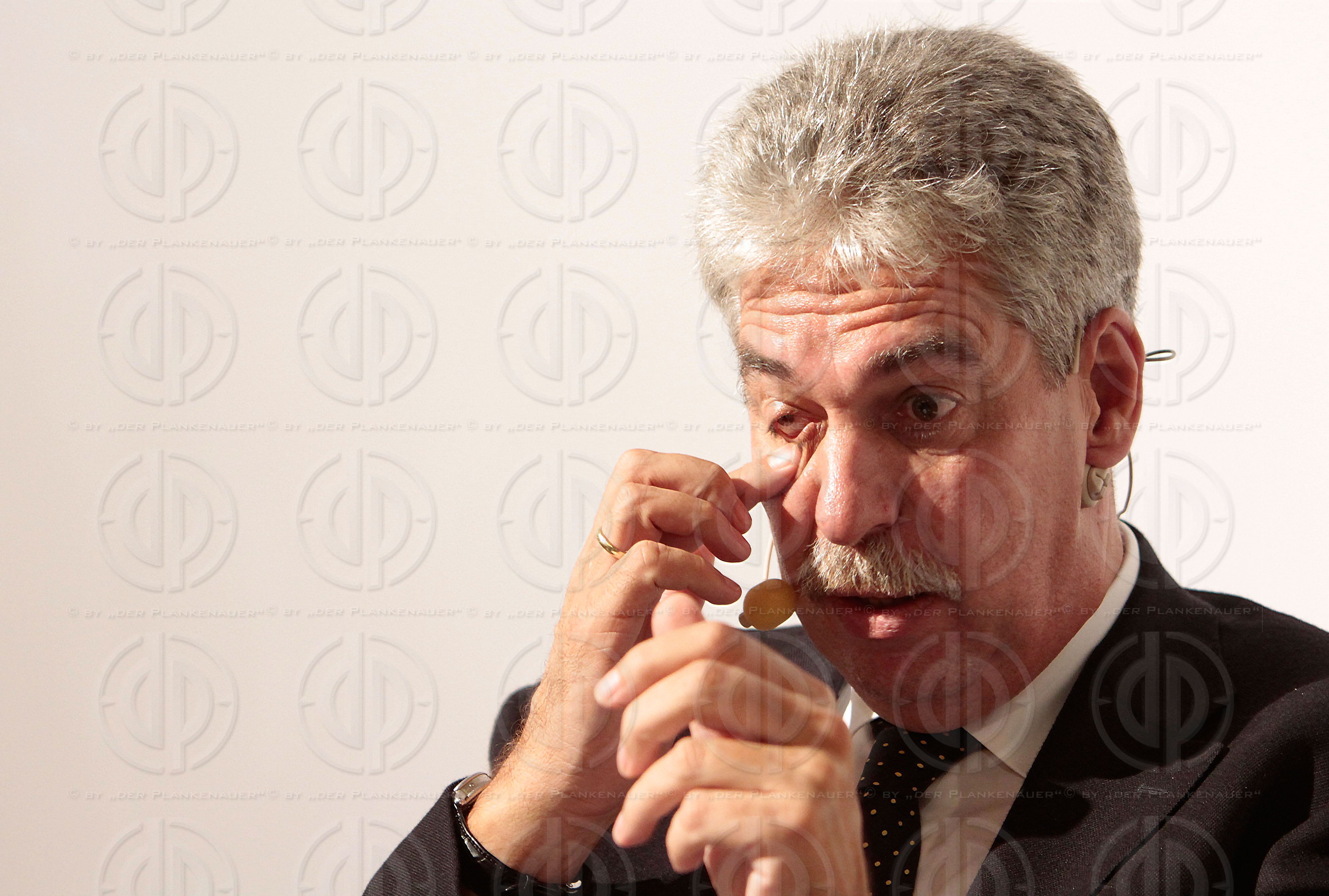 DiensTalk - Zwischen Reformfreude und Sparzwaengen