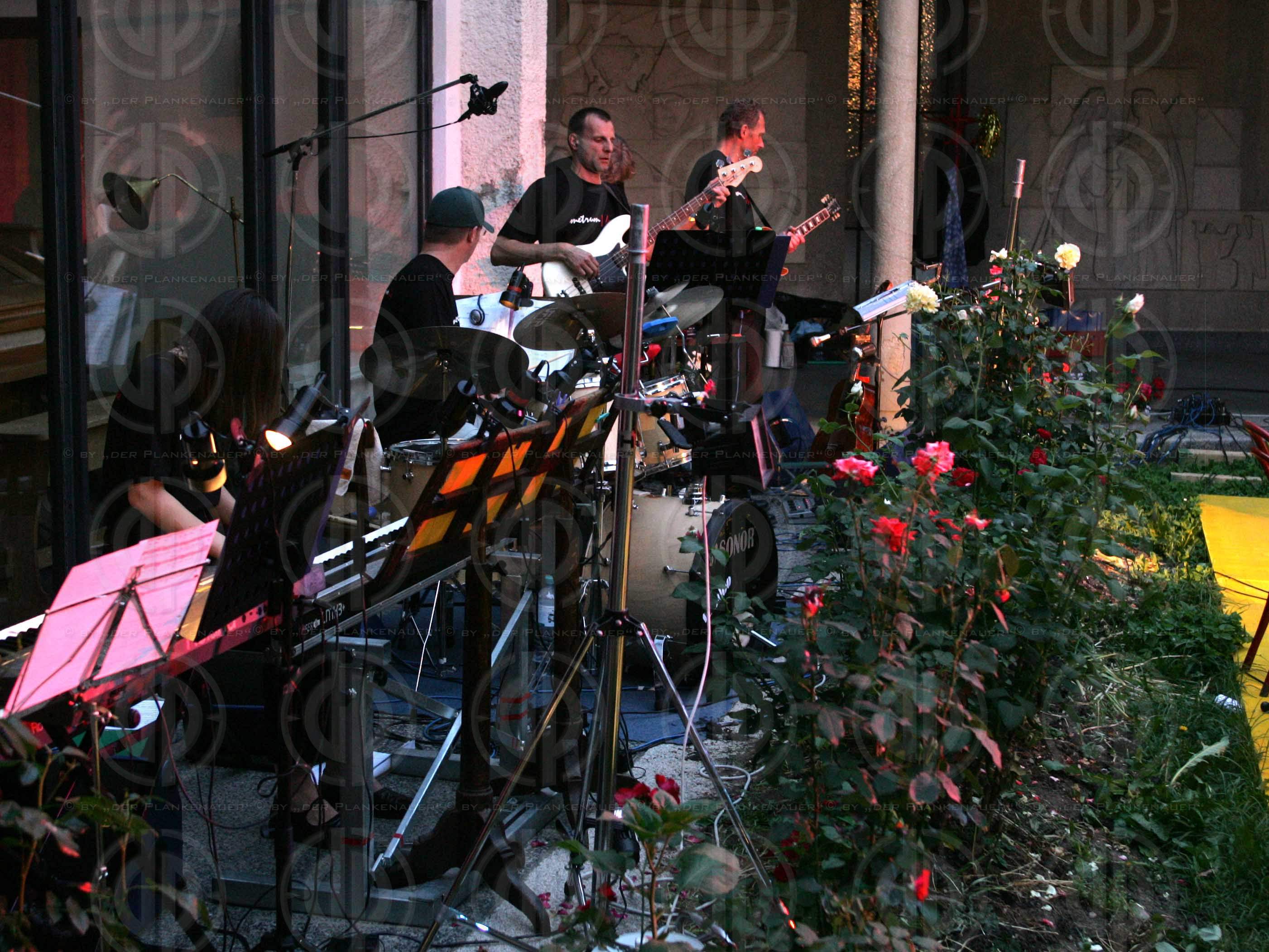 Open Air metrum music fragile narration