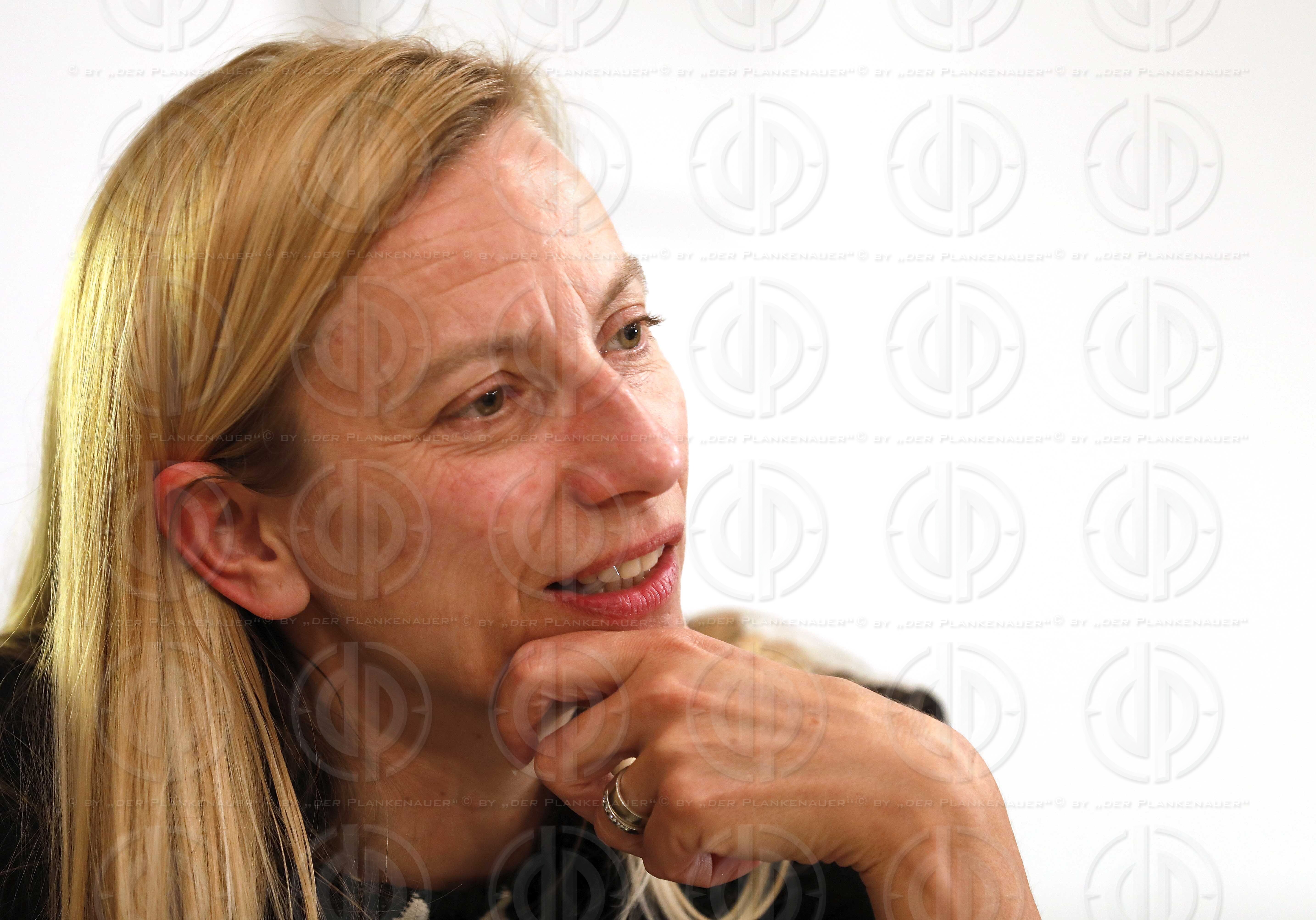 BMin. Juliane BOGNER-STRAUSS im steir. Presseclub