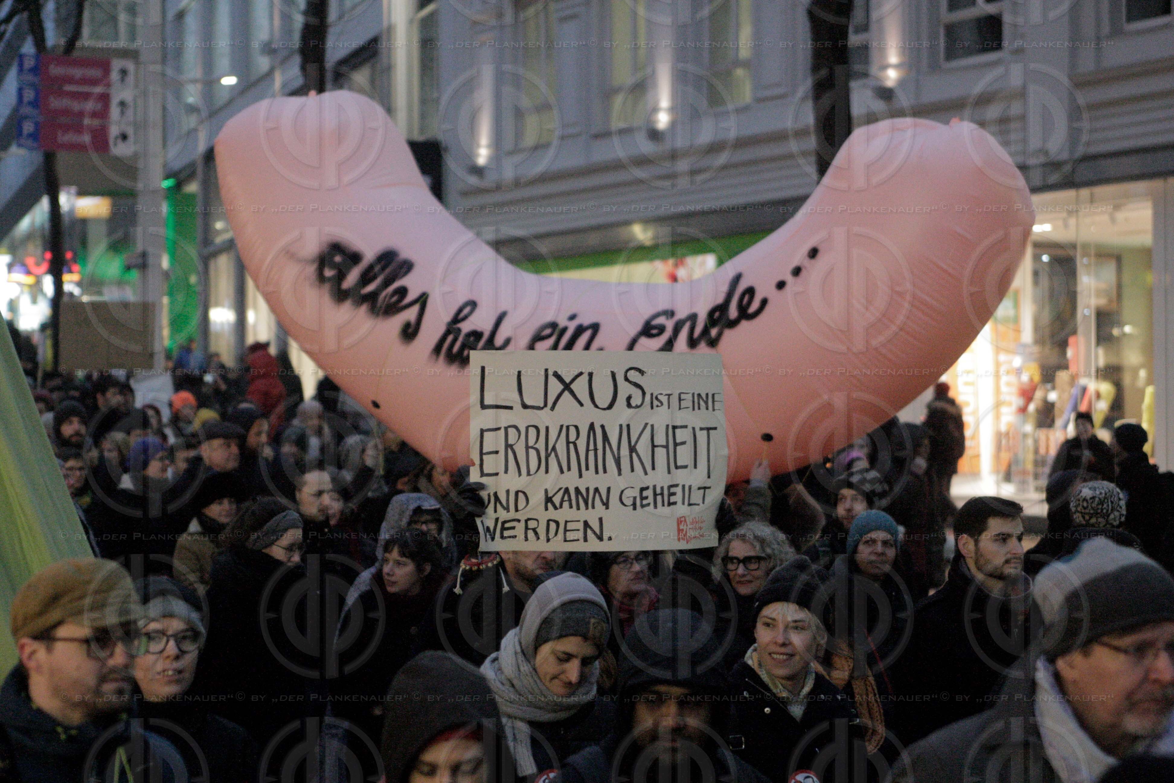 Grosskundgebung gegen tuerkisblaue Regierung