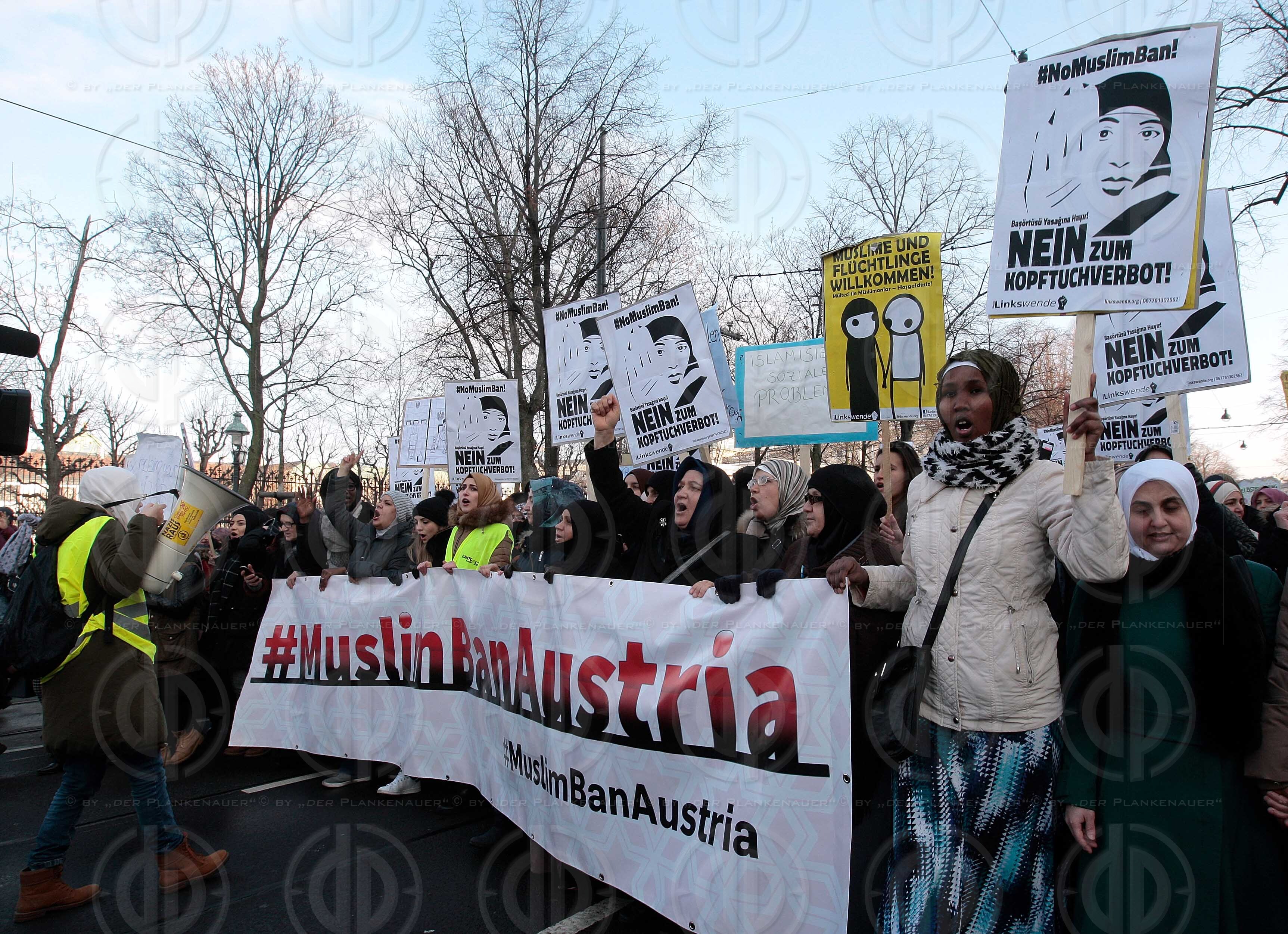Demo gegen Kopftuchverbot