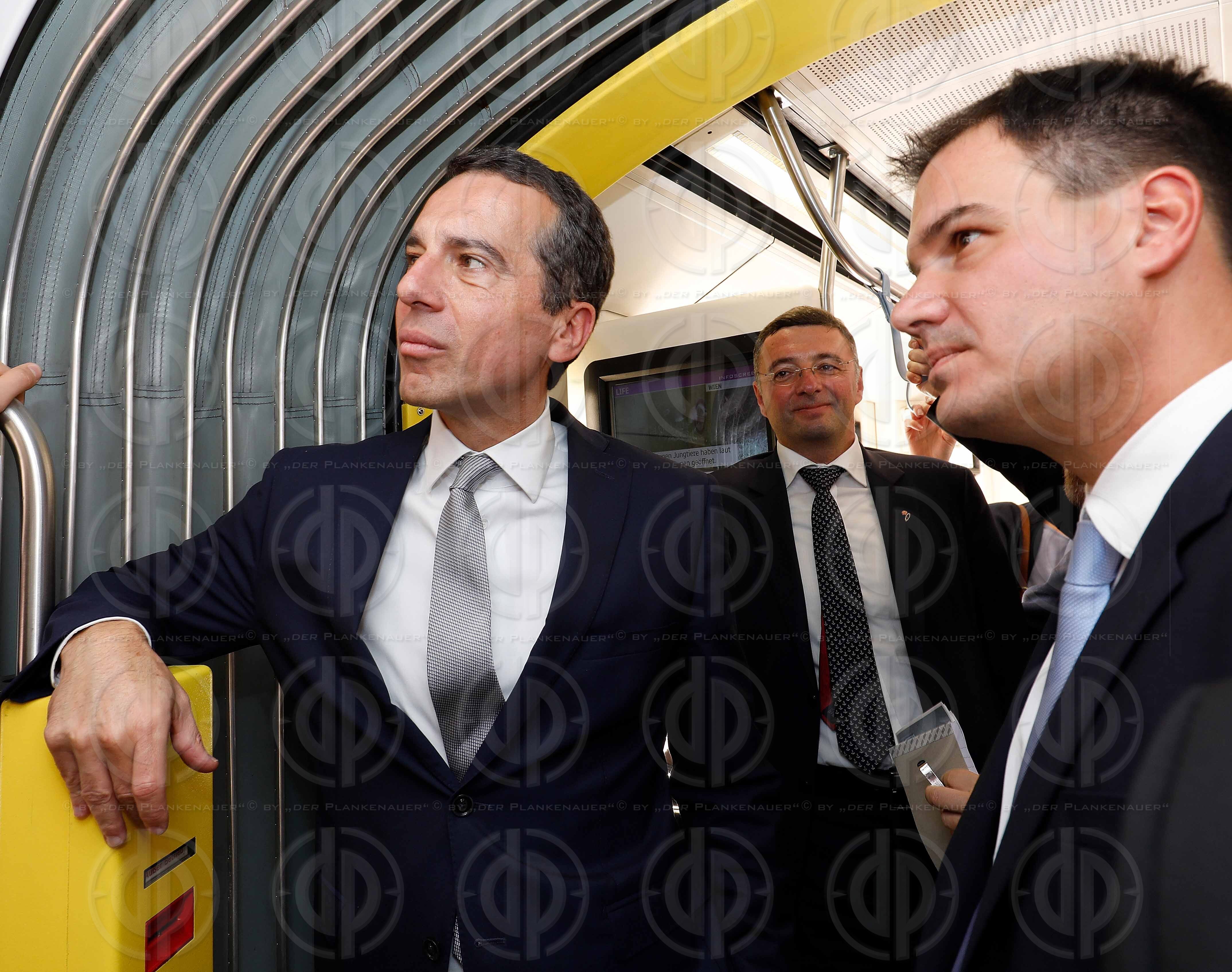 BK Kern faehrt mit Grazer Strassenbahn