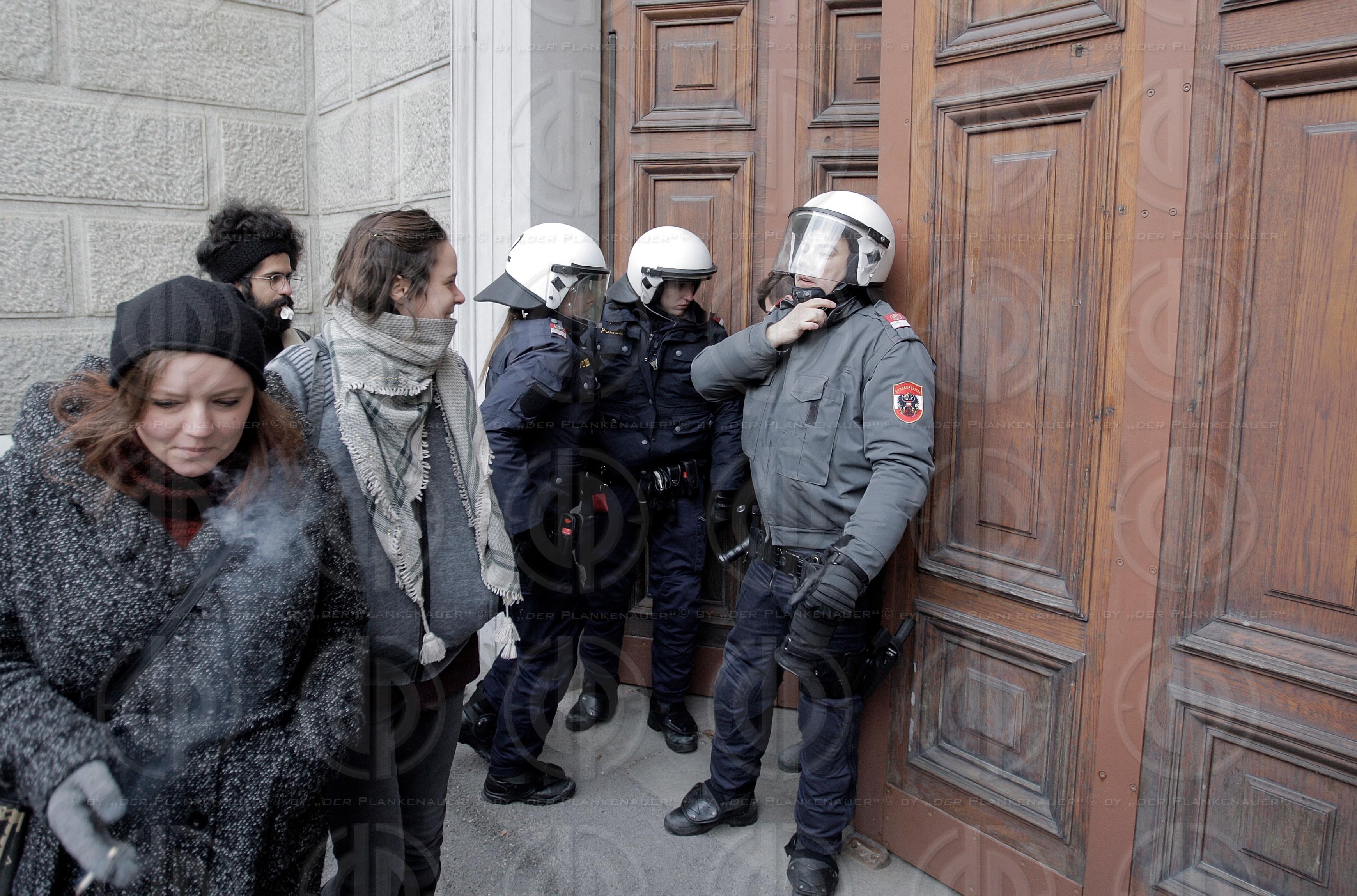 Demos gegen neue Regierung 