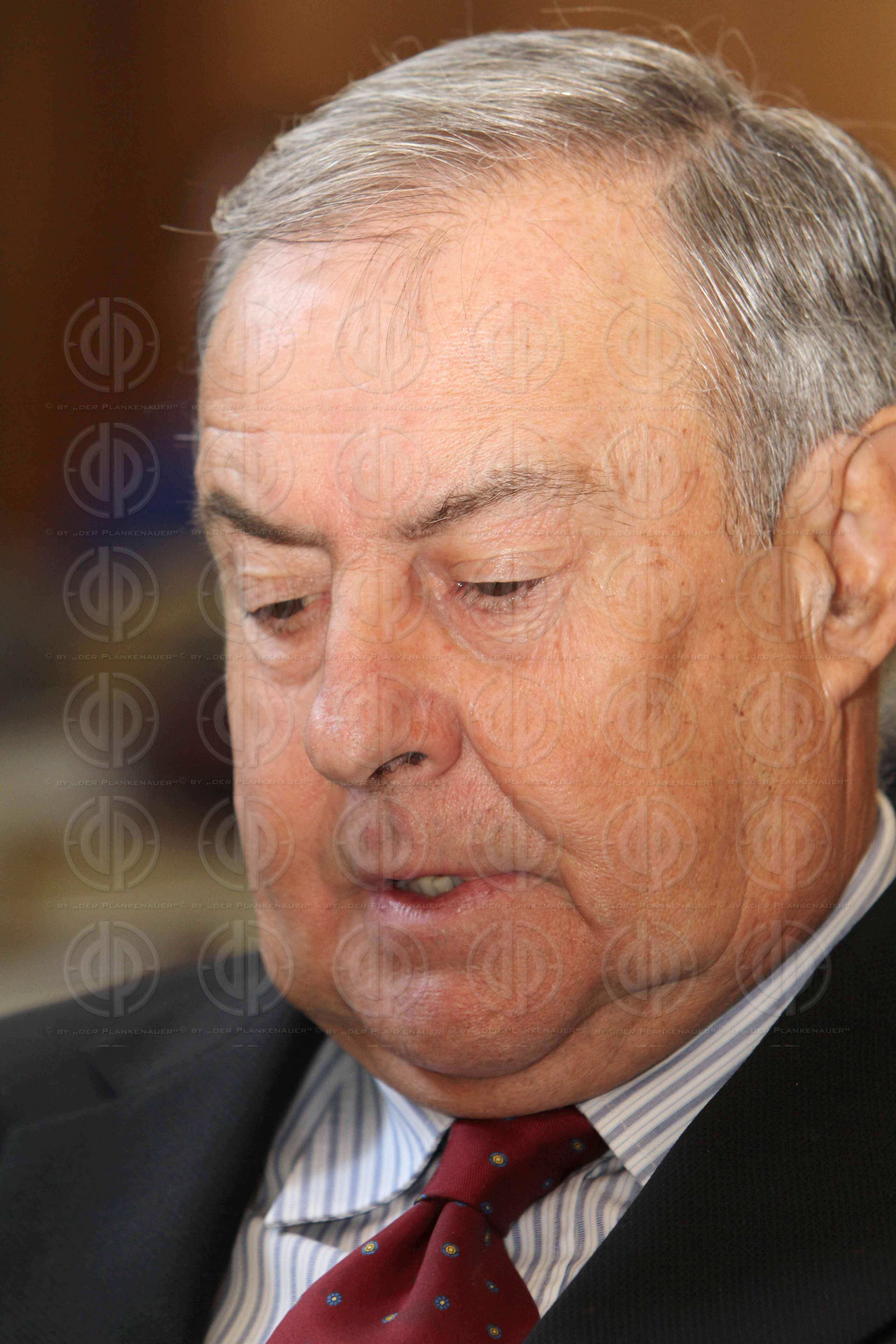 Strafverfahren gegen Hannes KARTNIG u.a.