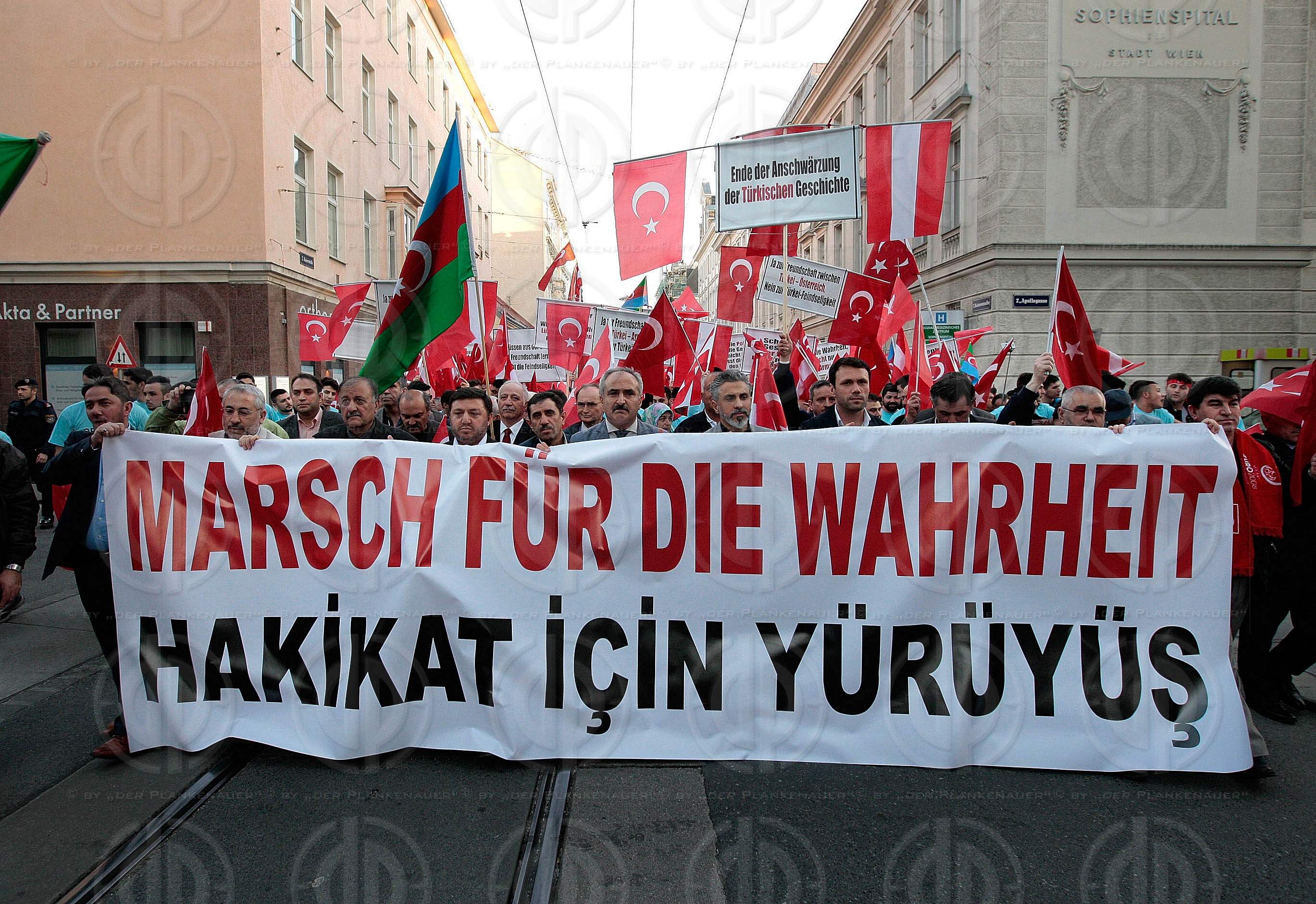 Demo der Tuerken gegen die Anerkennung des Genozids an ArmenierI