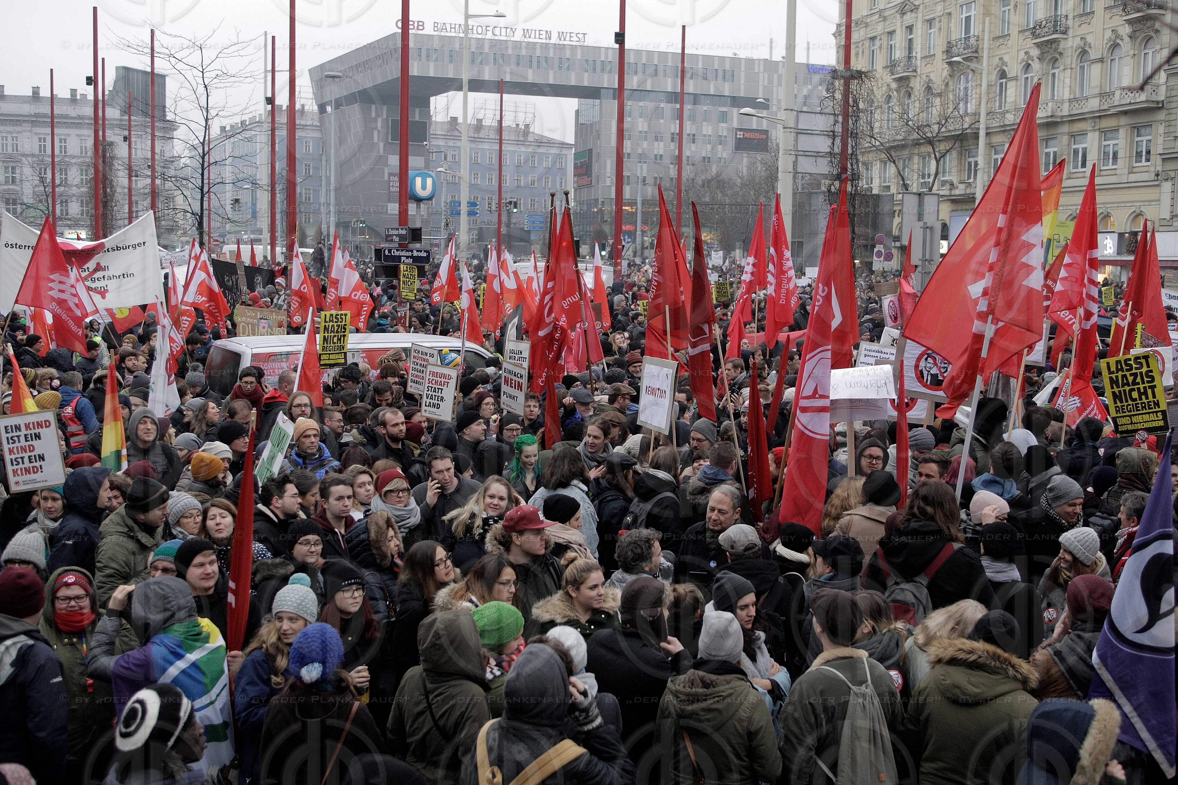 Grosskundgebung gegen tuerkisblaue Regierung