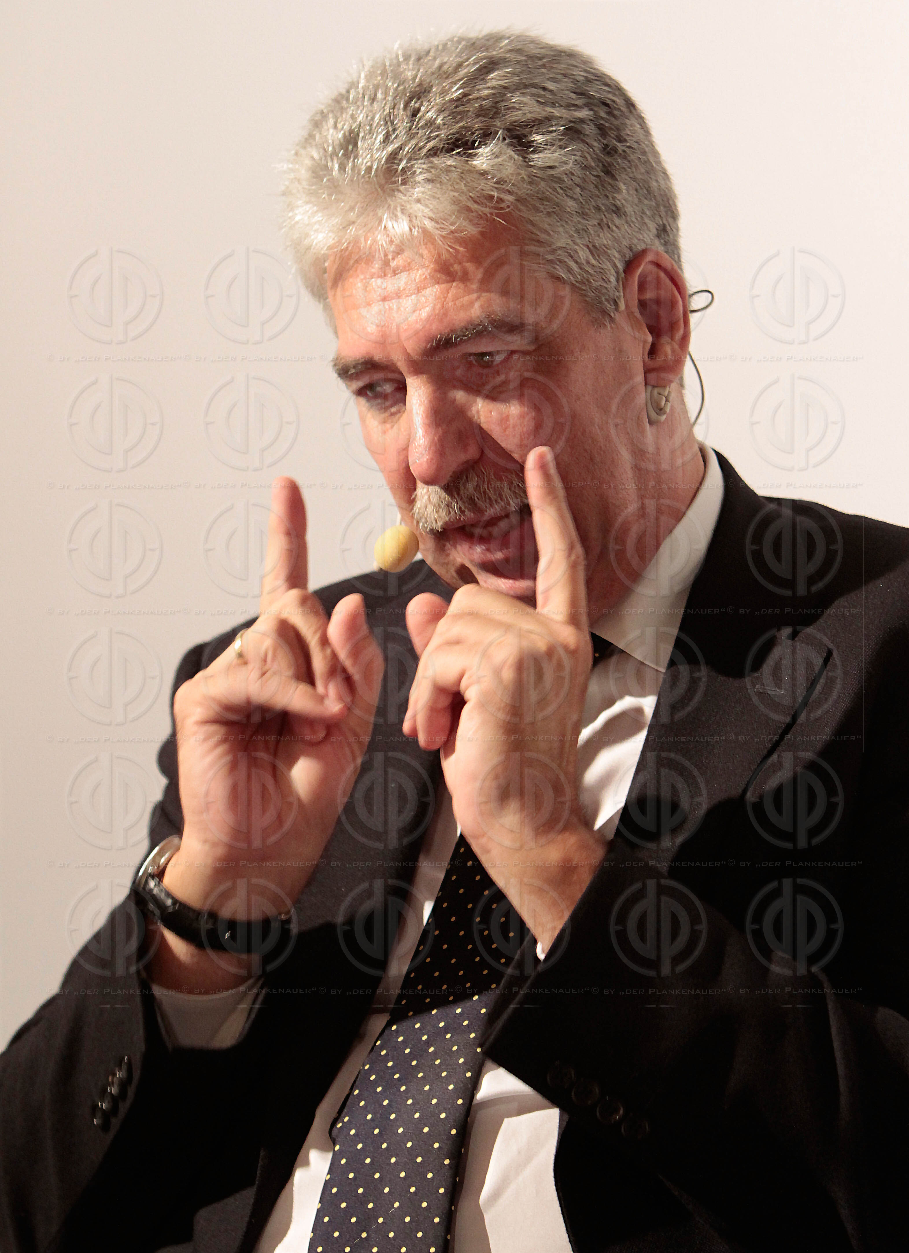 DiensTalk - Zwischen Reformfreude und Sparzwaengen