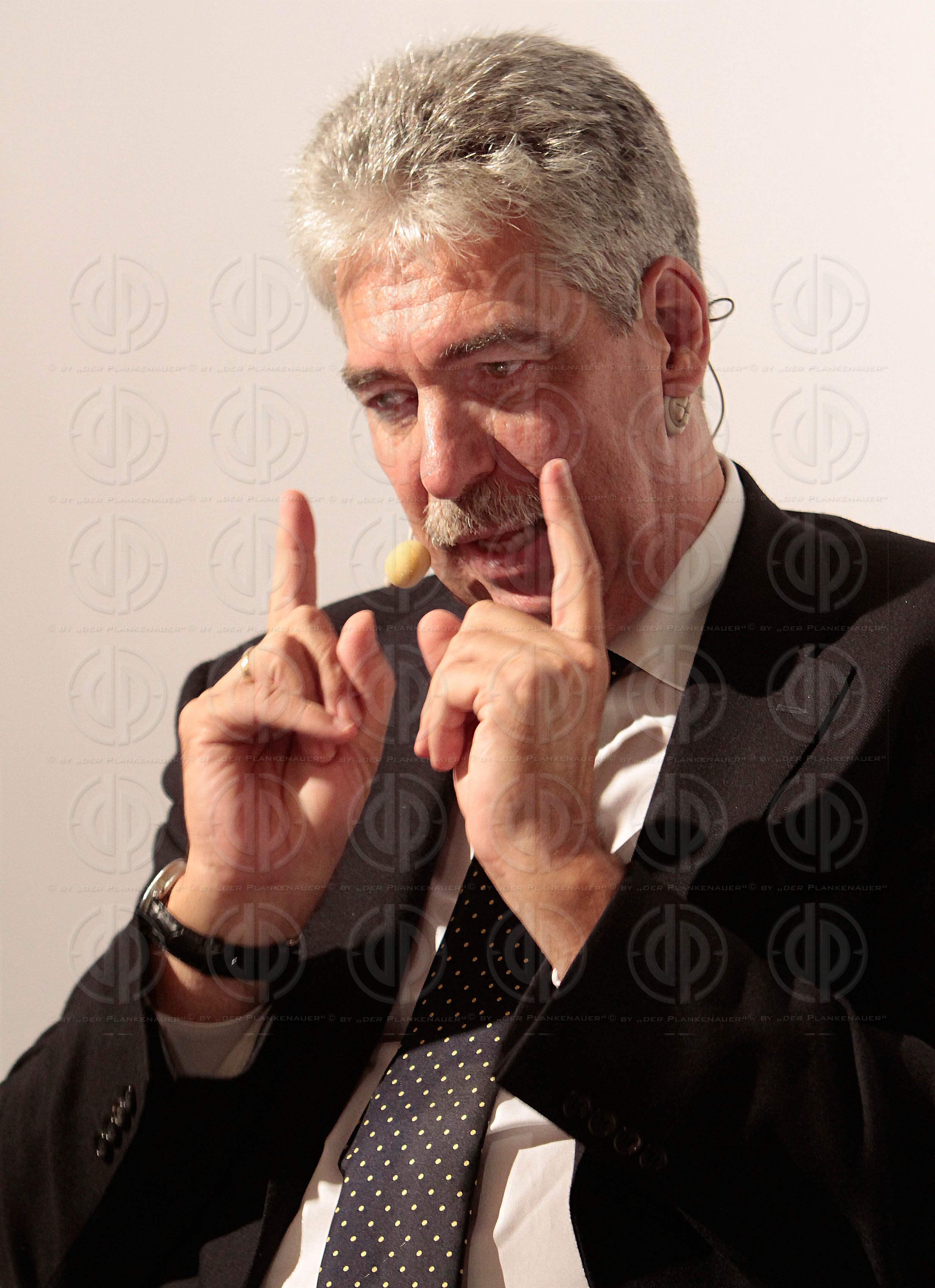 DiensTalk - Zwischen Reformfreude und Sparzwaengen