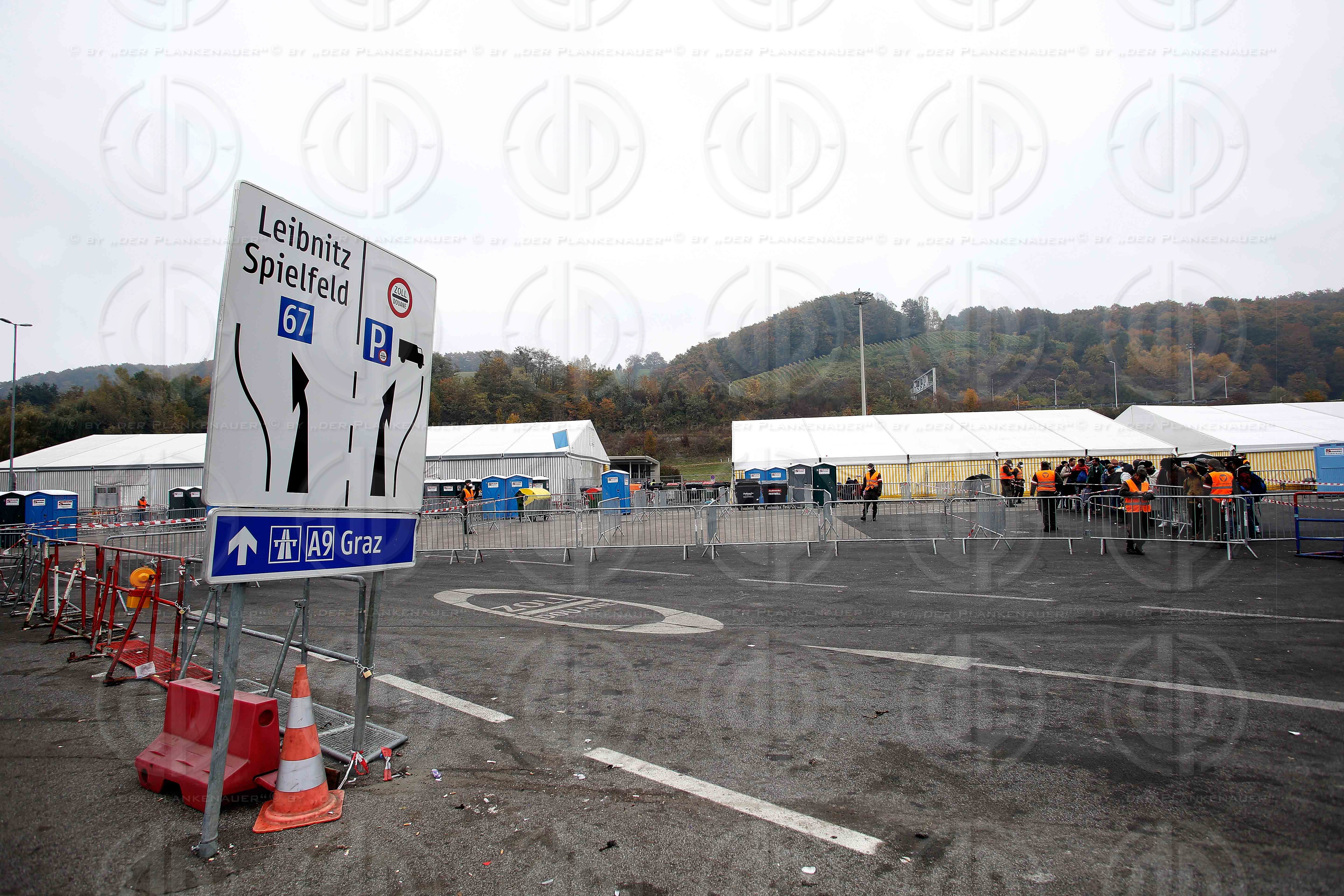 Fluechlingstragoedie an der Grenze in Strass-Spielfeld