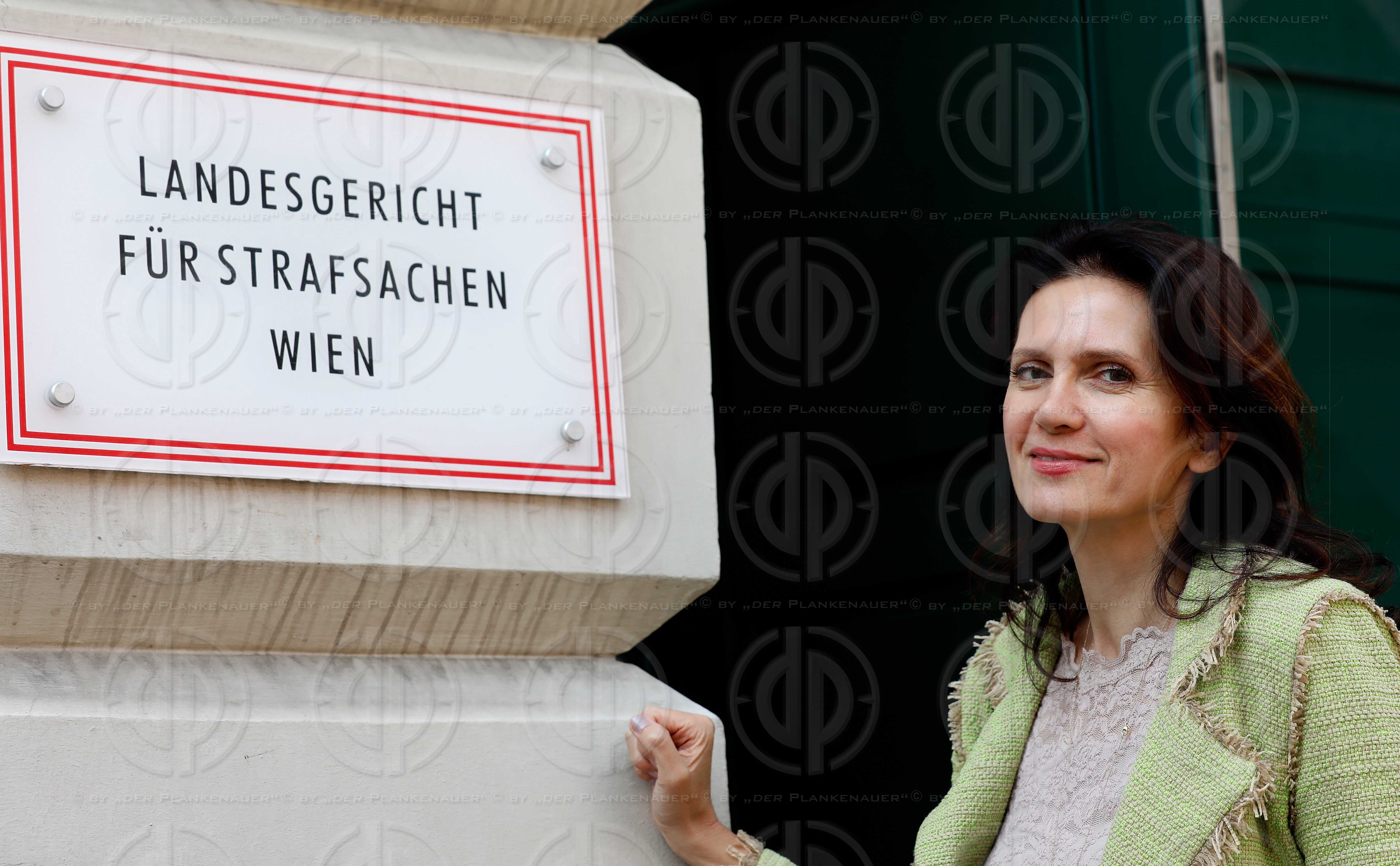 RA Mag. Dr. Astrid WAGNER