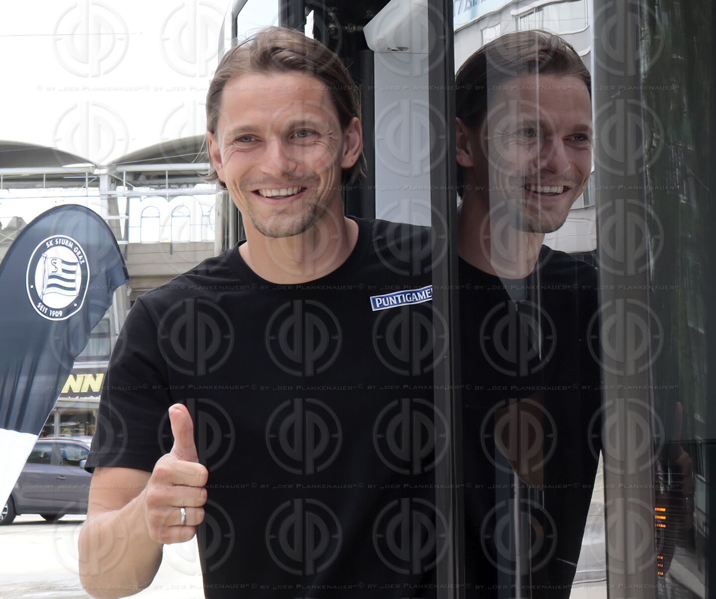 Strassenbahn in Sturm-Schwoaz-Weiss am 01.06.2022