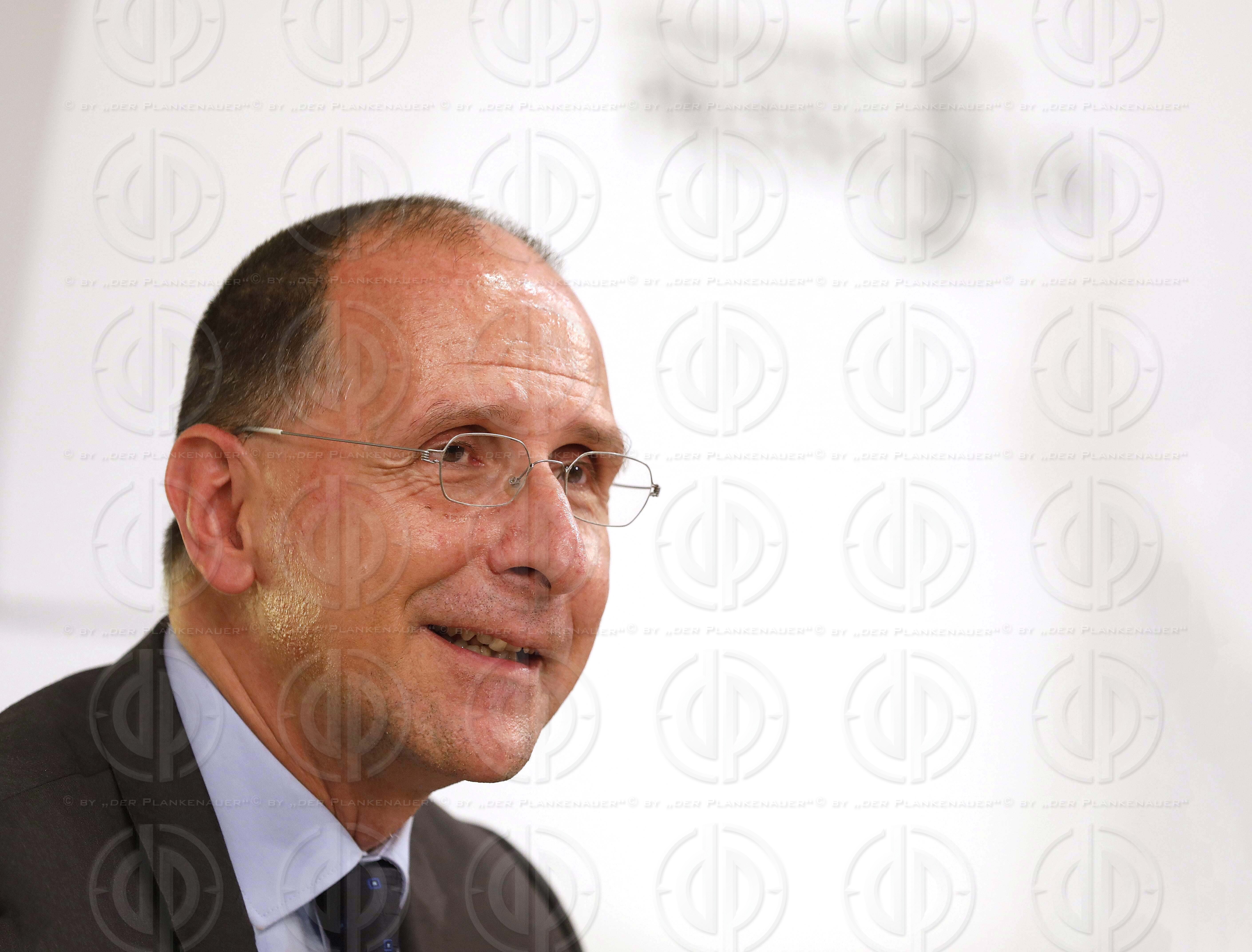 Univ.-Prof. Dr. Peter FILZMAIER im Presseclub 