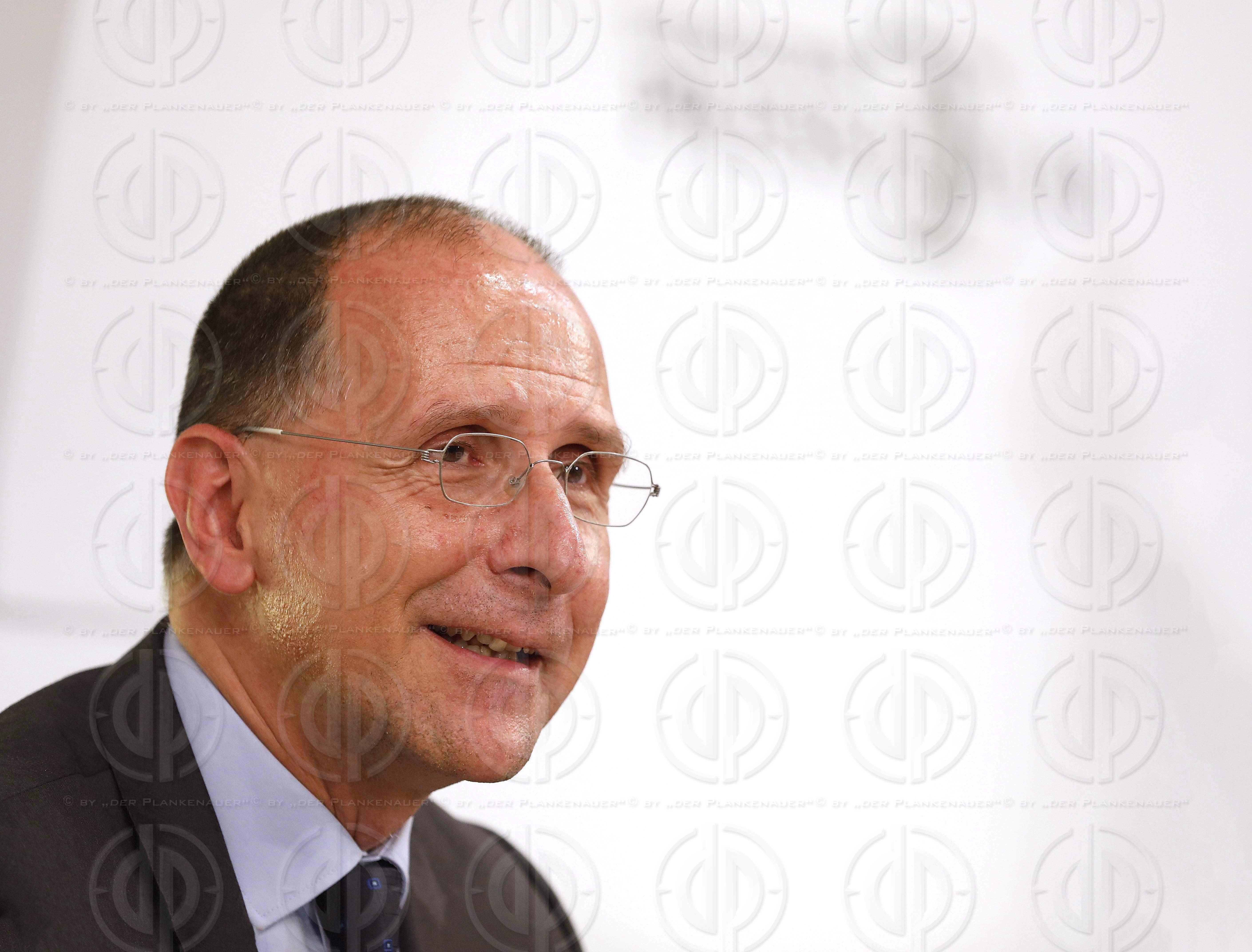 Univ.-Prof. Dr. Peter FILZMAIER im Presseclub 