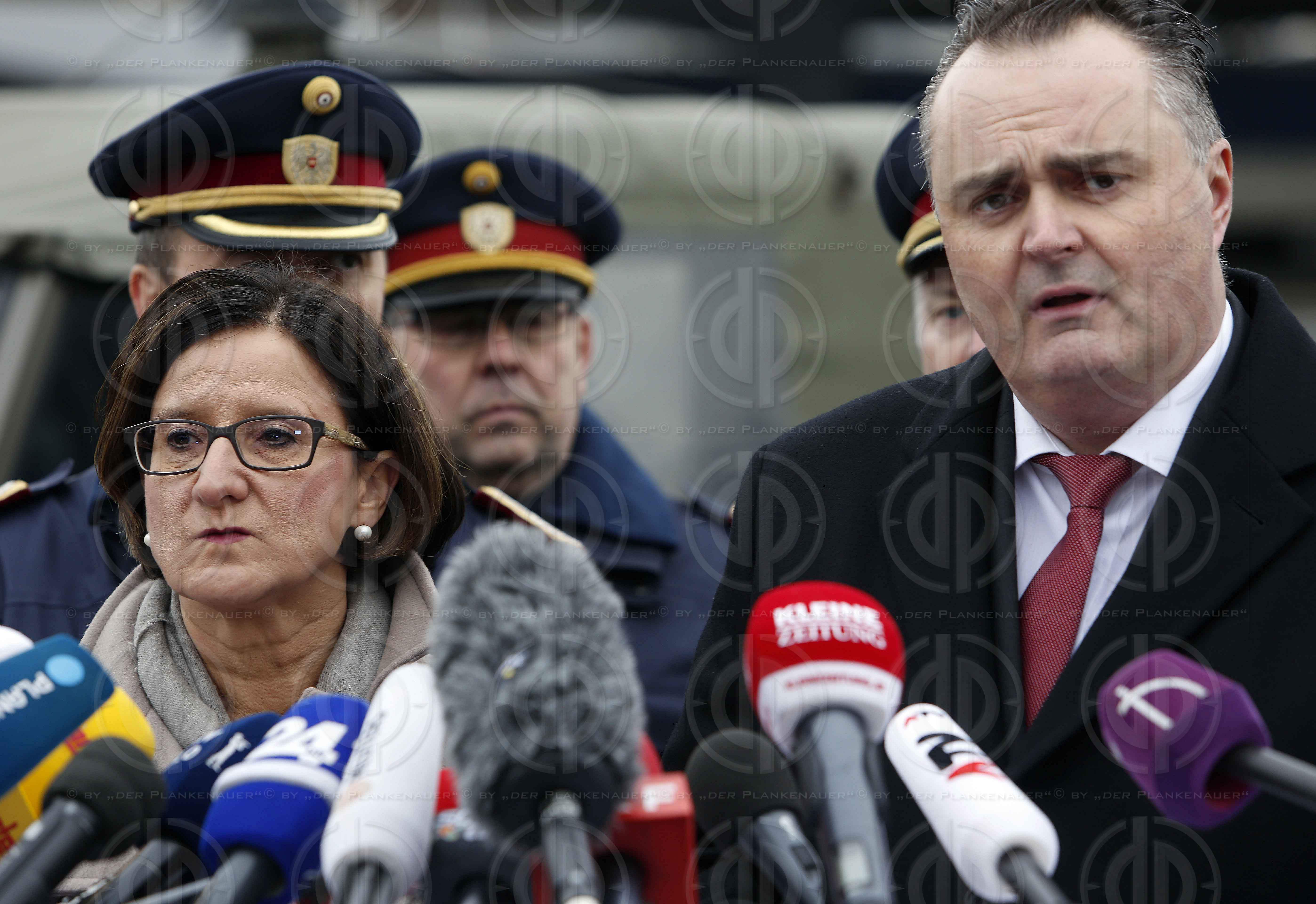 Ministerbesuch in Strass_Spielfeld