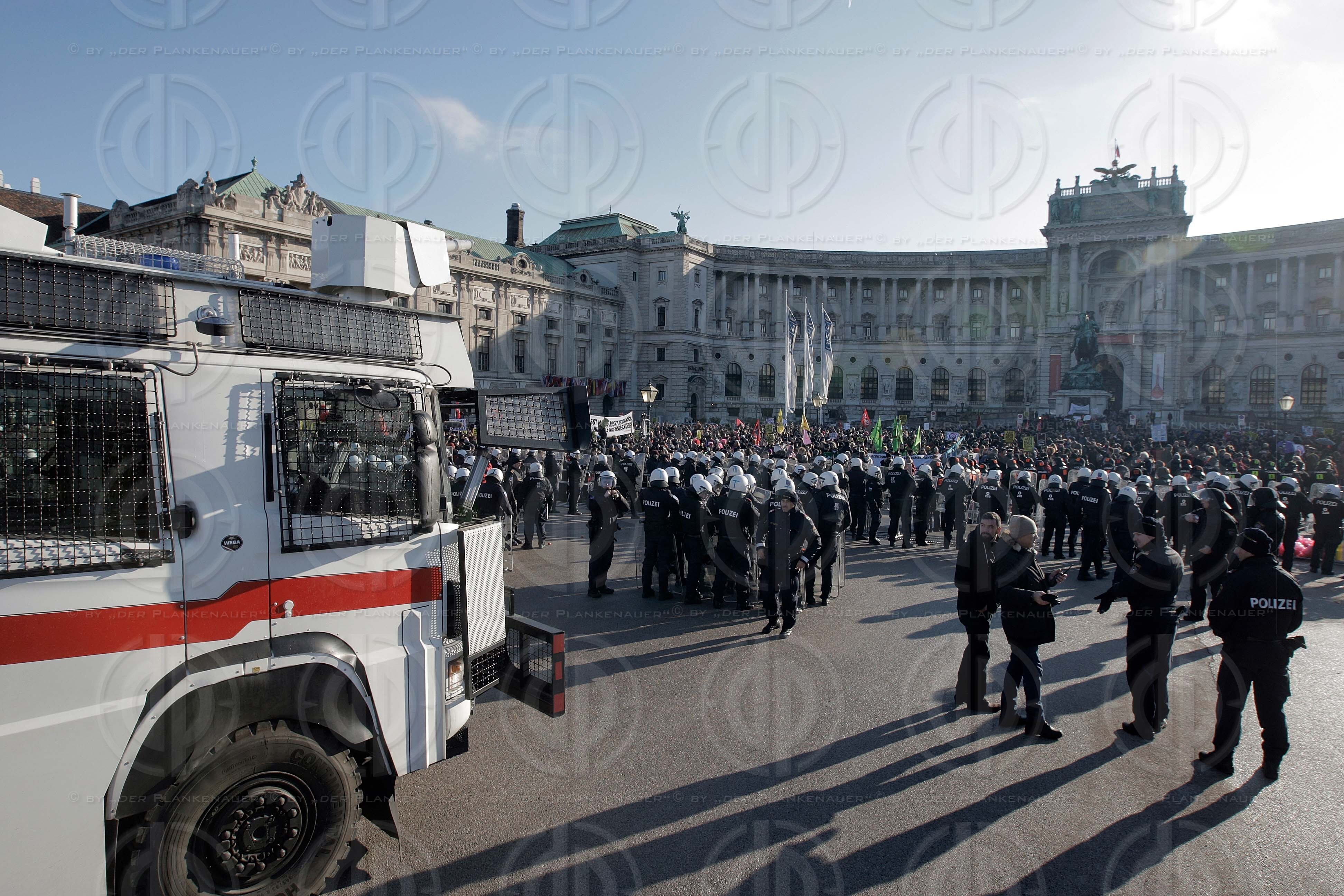 Demos gegen neue Regierung