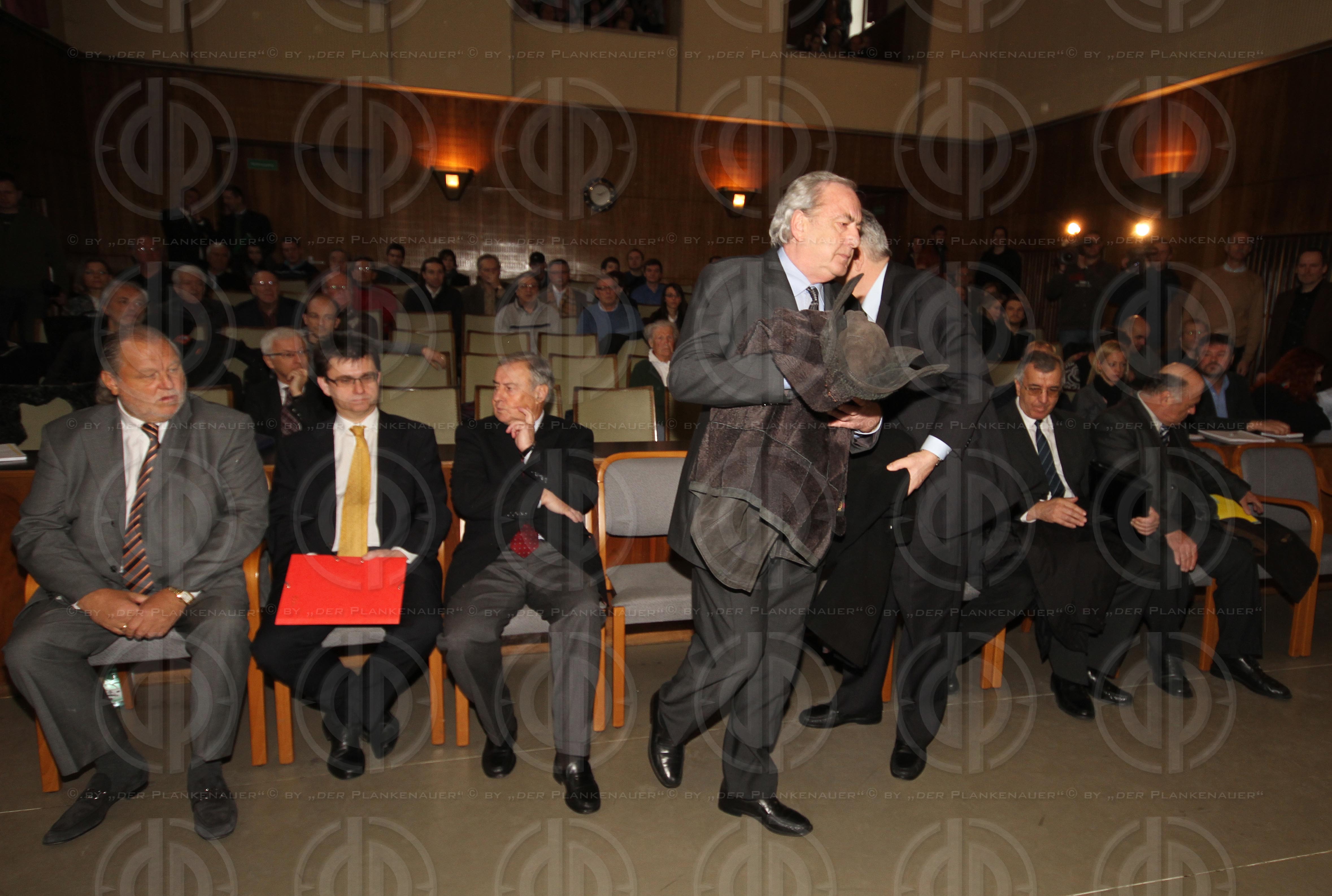 Strafverfahren gegen Hannes KARTNIG u.a.