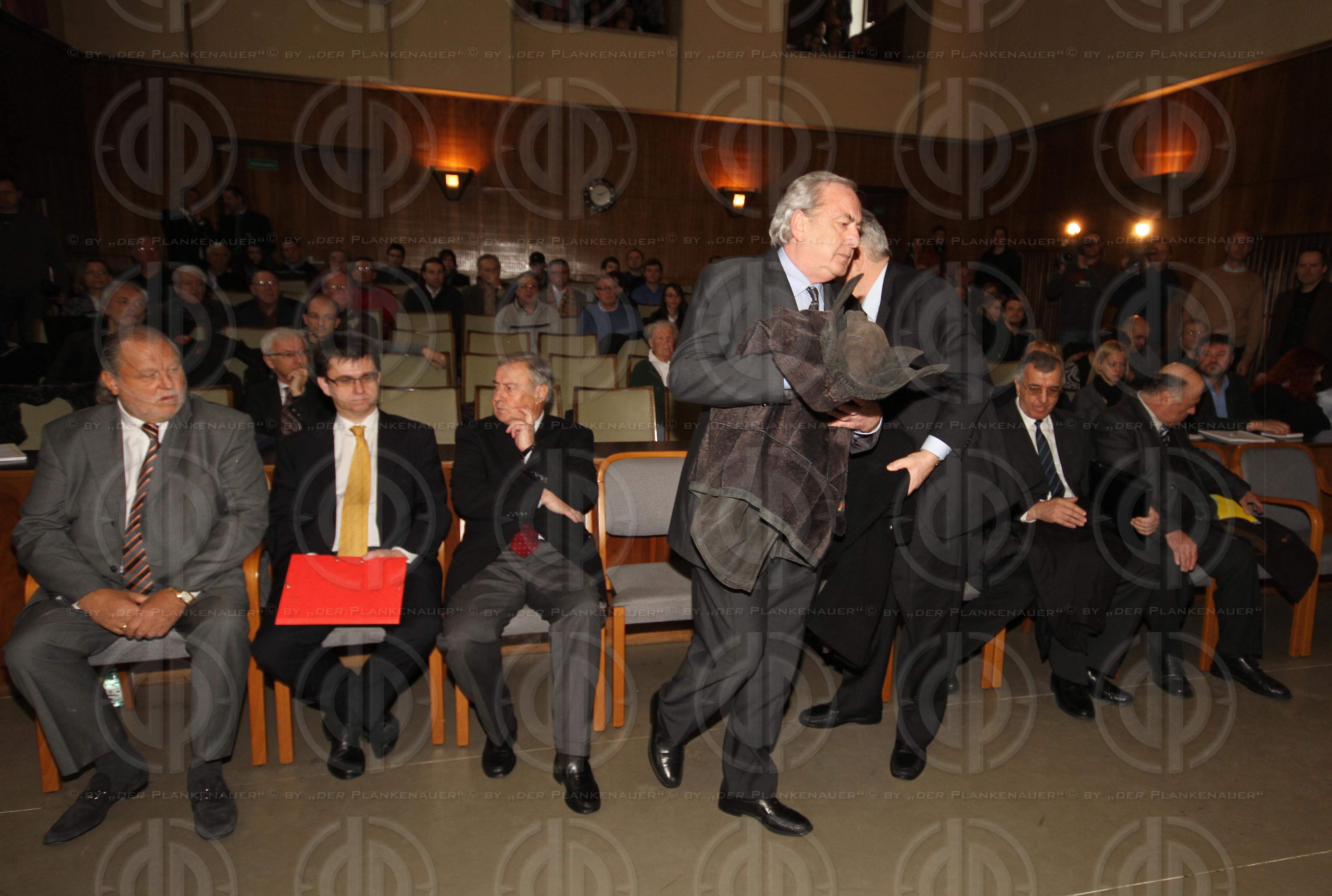 Strafverfahren gegen Hannes KARTNIG u.a.