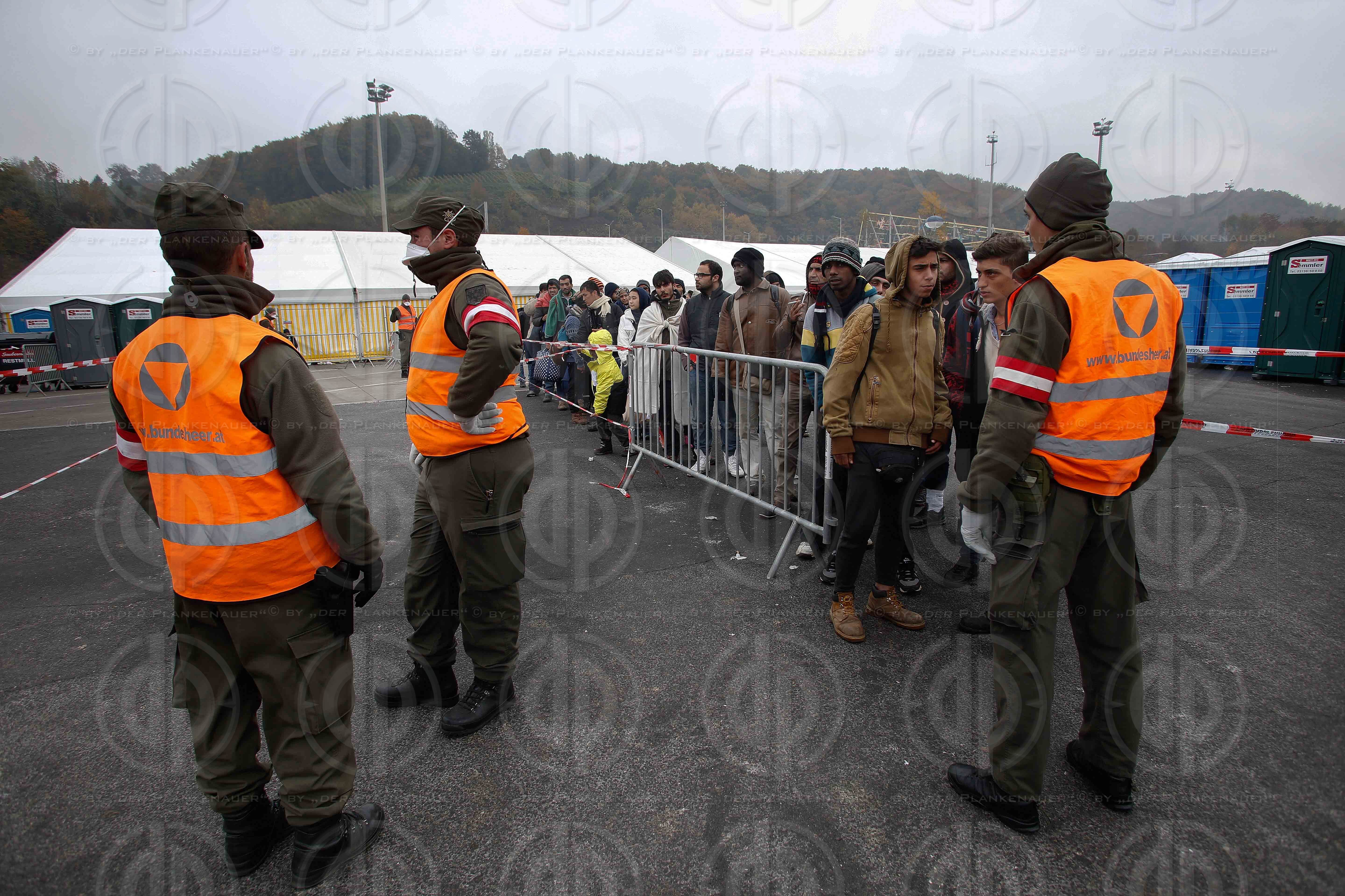 Fluechlingstragoedie an der Grenze in Strass-Spielfeld
