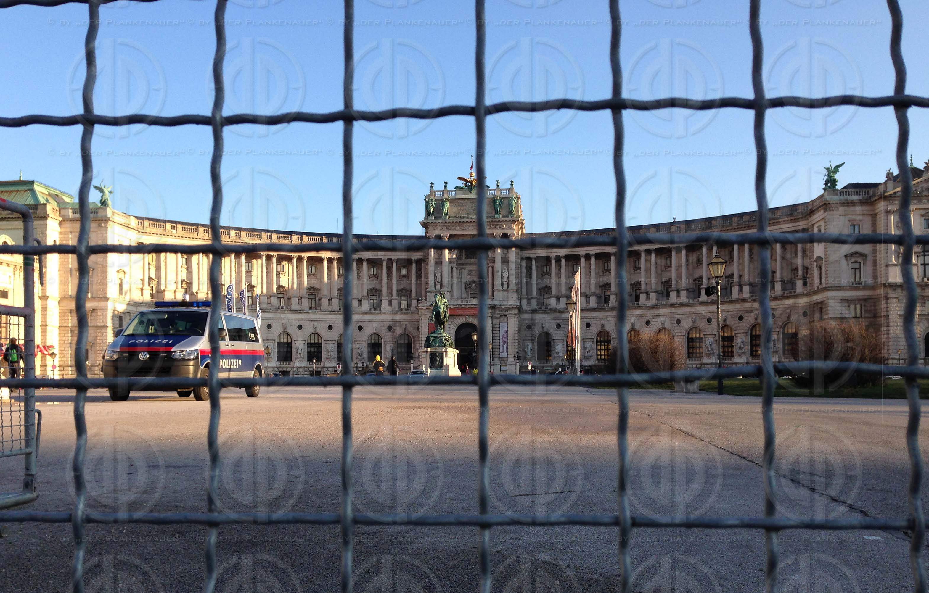 Absperrmassnahmen fuer Ballveranstaltung