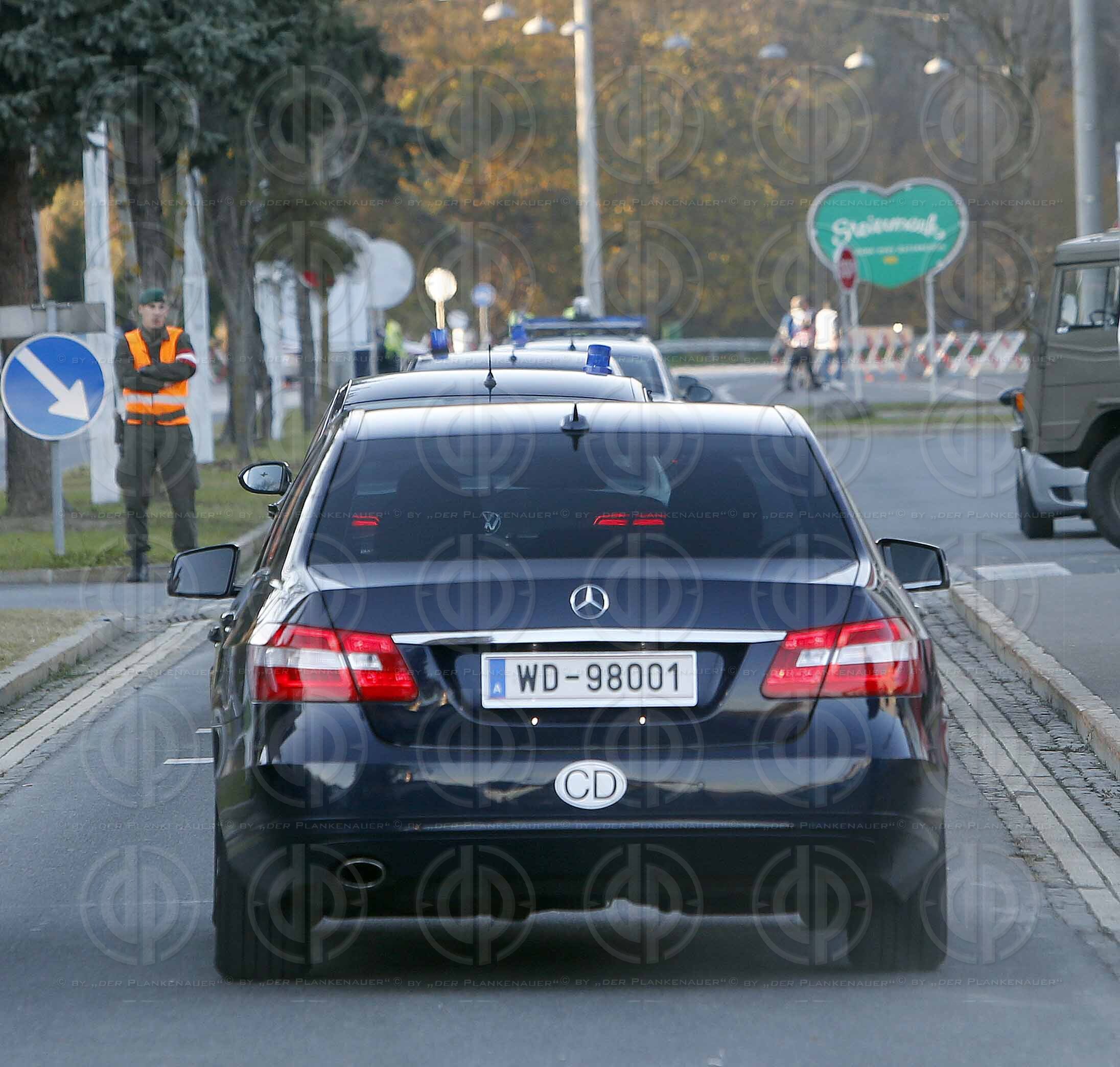 Innenministerin besucht Spielfeld mit EU-Migrationskommissar  AV