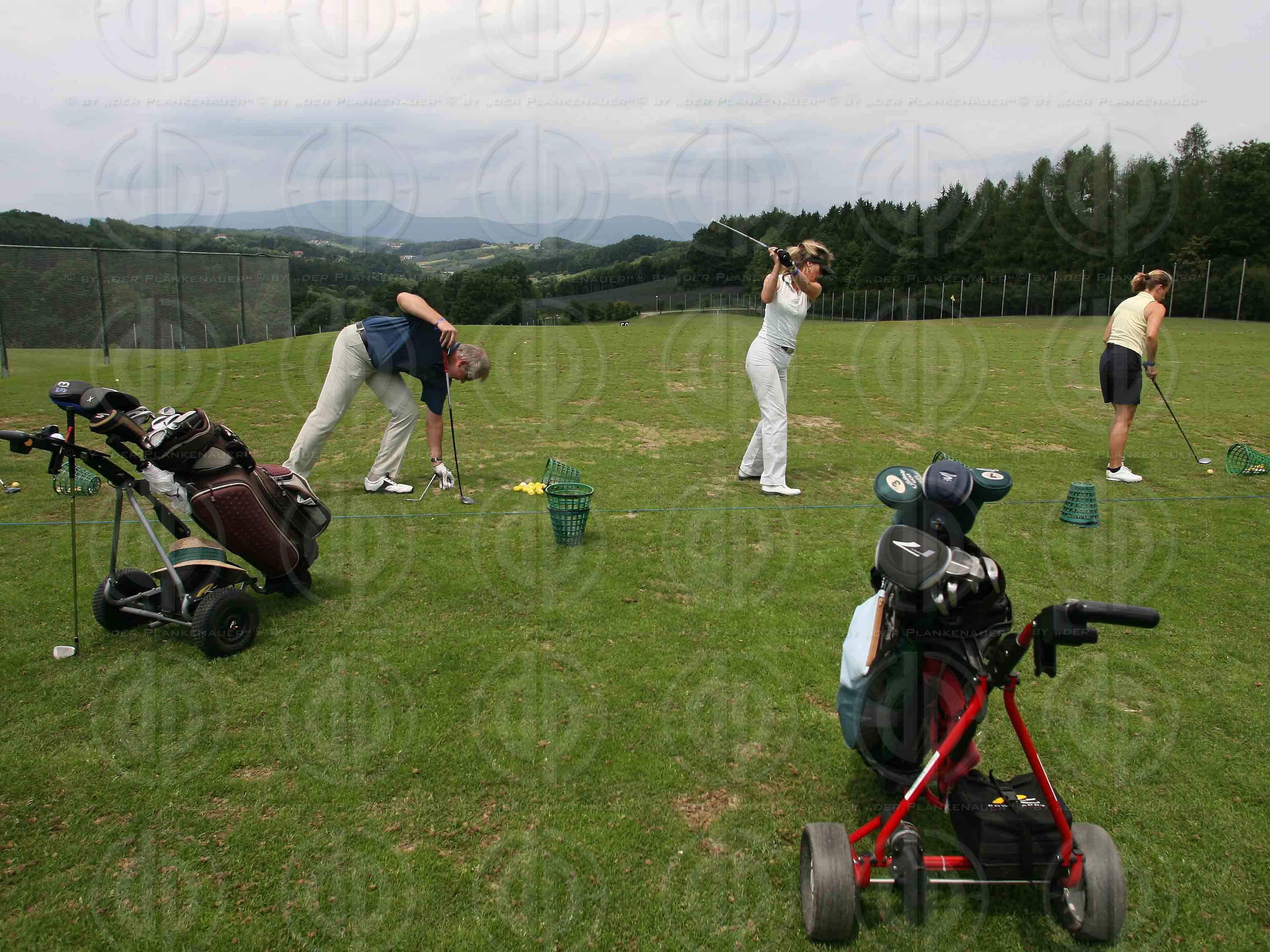 Das Institut-Charity Golf Einladungsturnier-Beginn