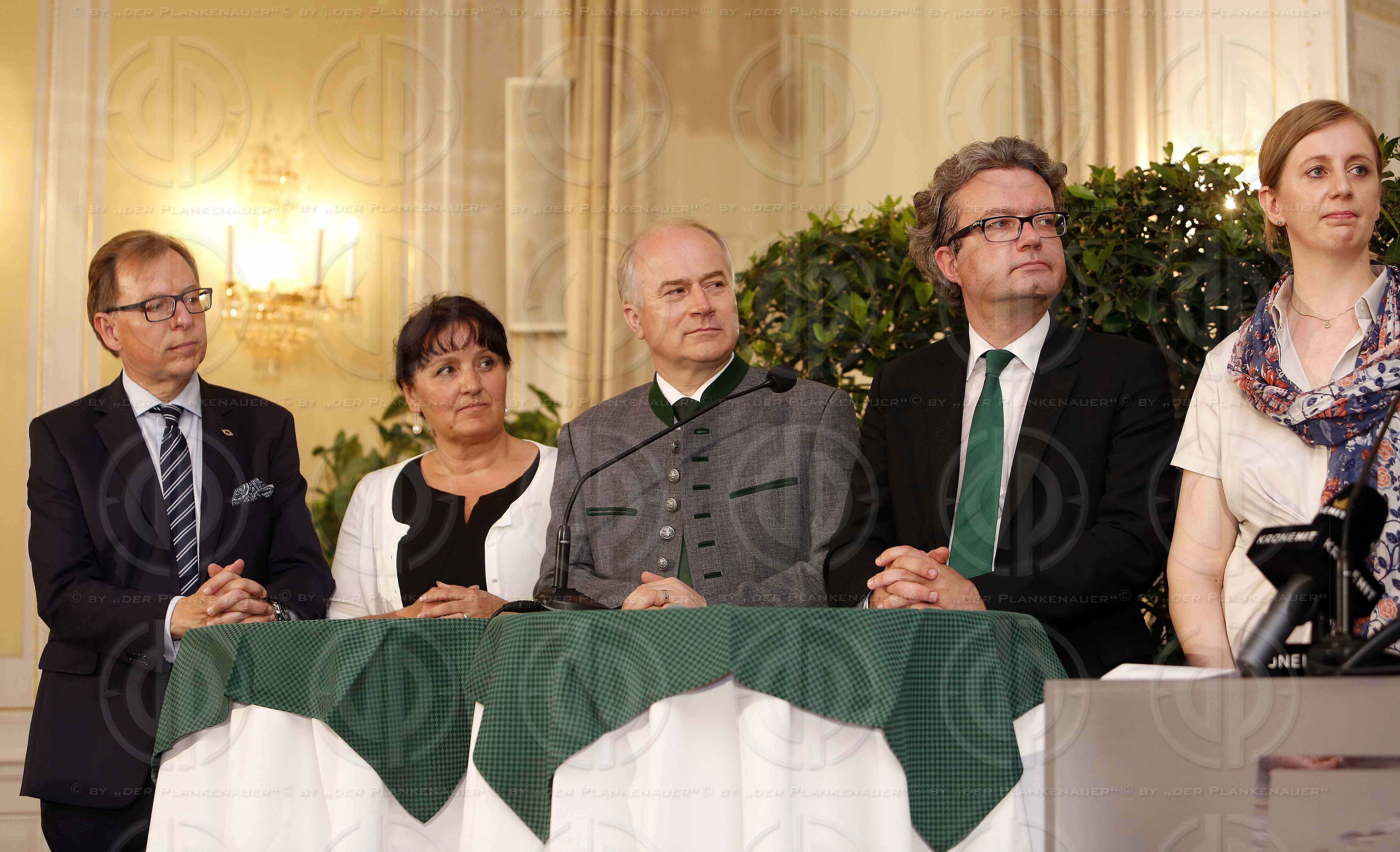 Pressekonferenz - LH Voves tritt zurueck