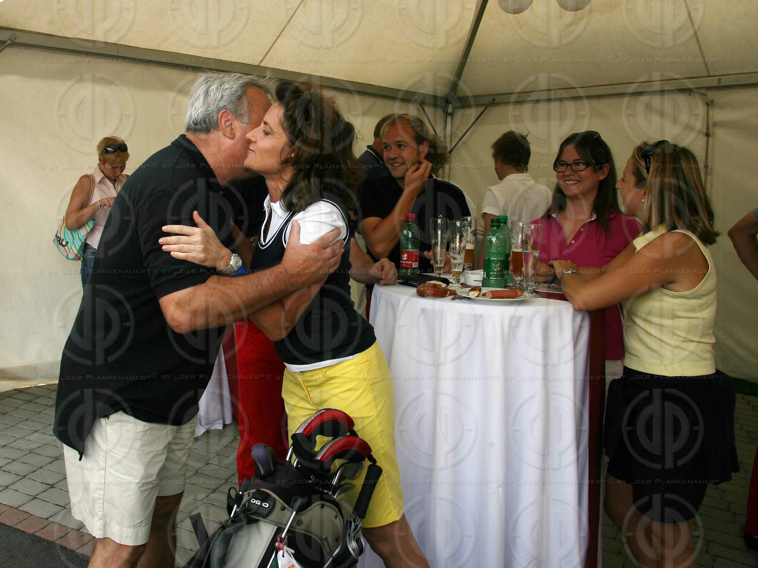 Das Institut-Charity Golf Einladungsturnier-Registrierung