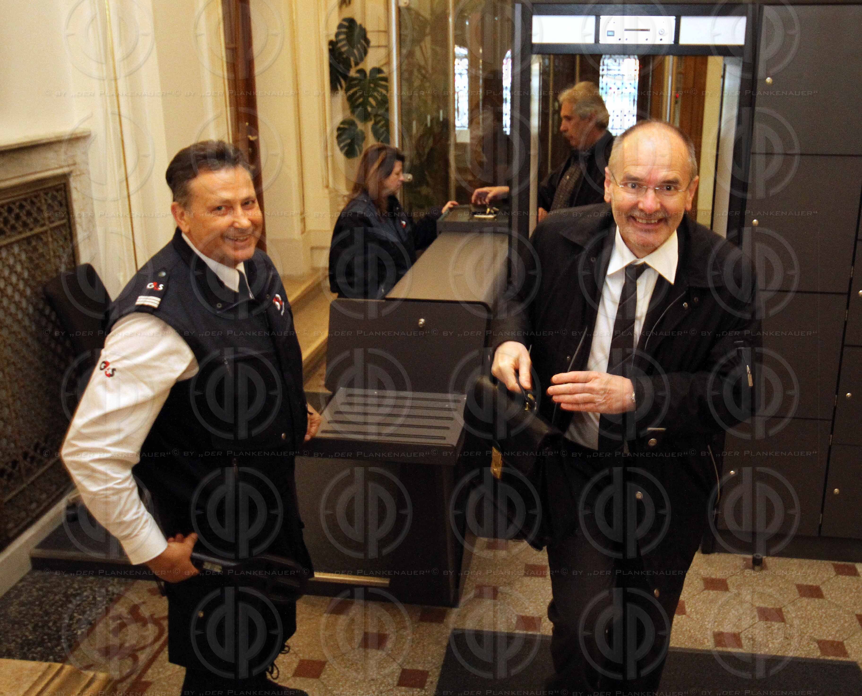 Strafverfahren gegen Hannes KARTNIG u.a.