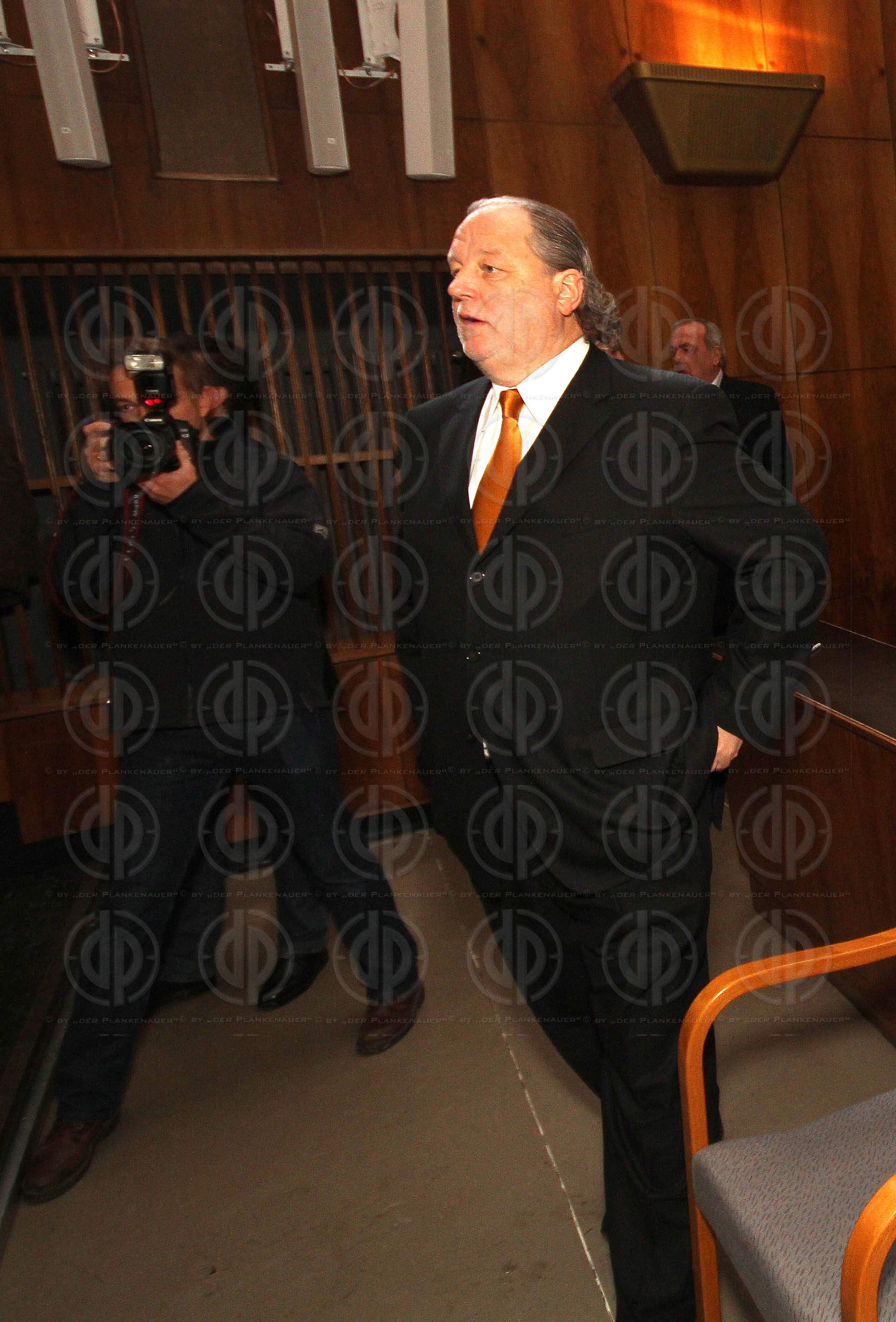 Strafverfahren gegen Hannes KARTNIG u.a.