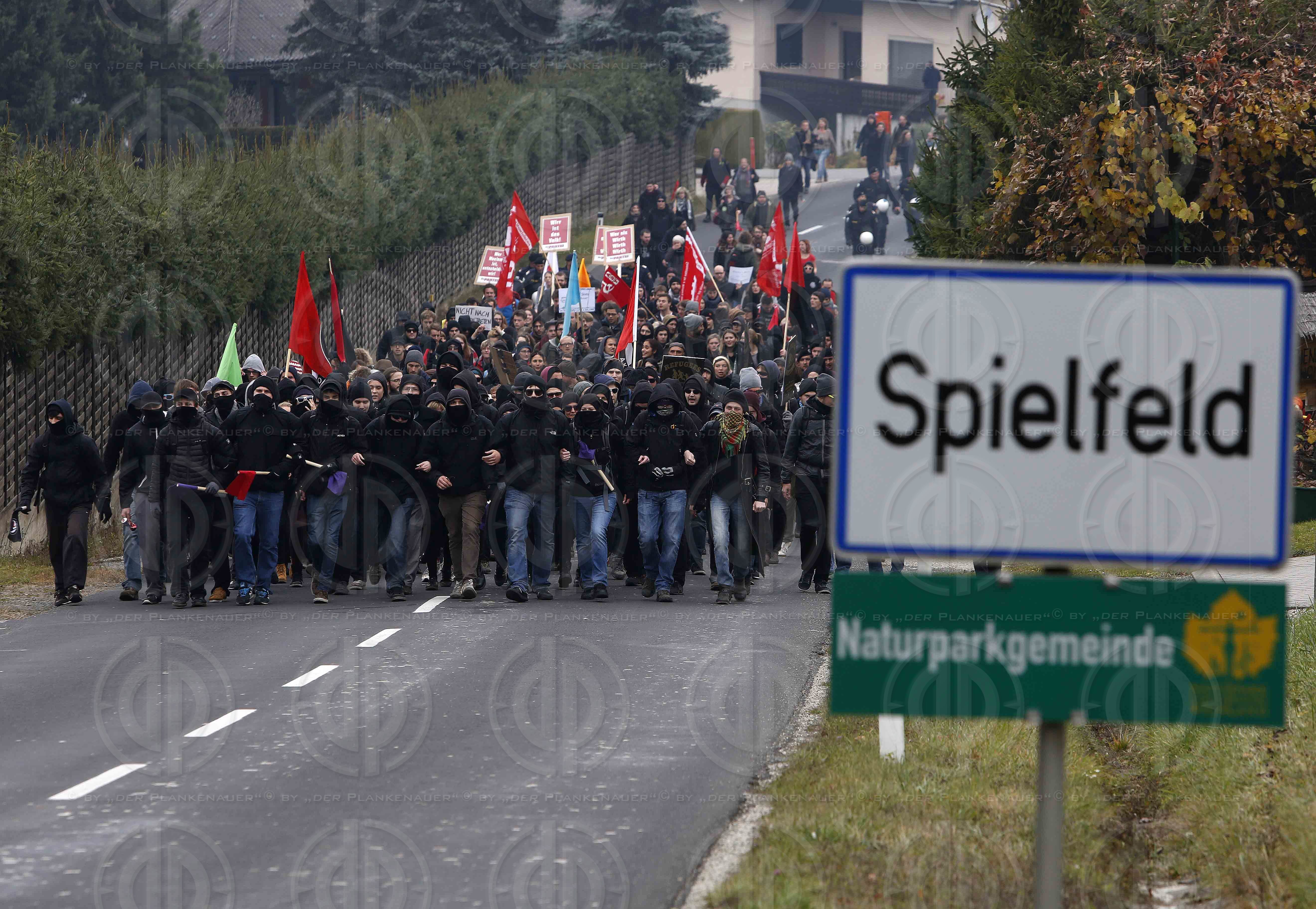 Antifa-Demo und Gegendemo in Spielfeld und Umgebung