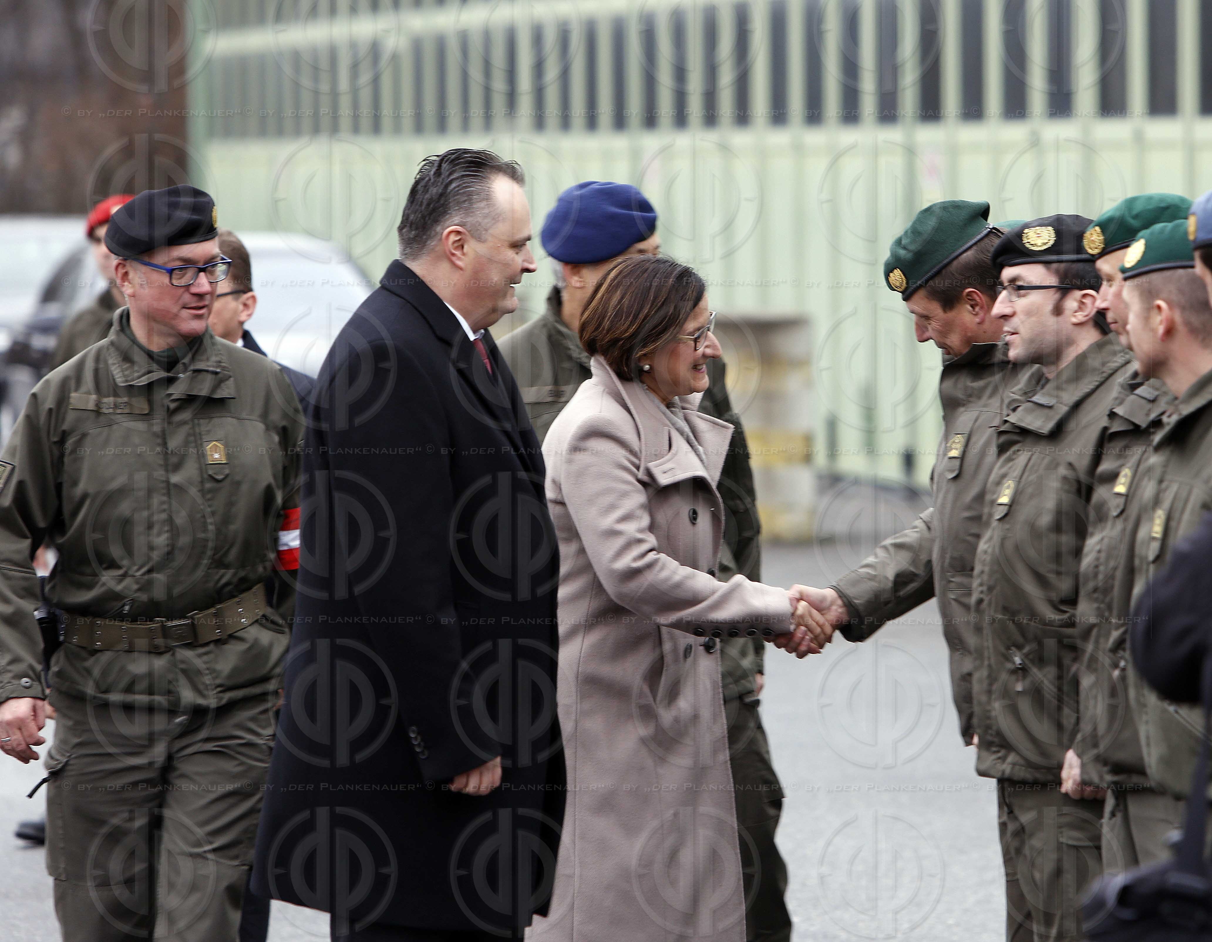 Ministerbesuch in Strass_Spielfeld