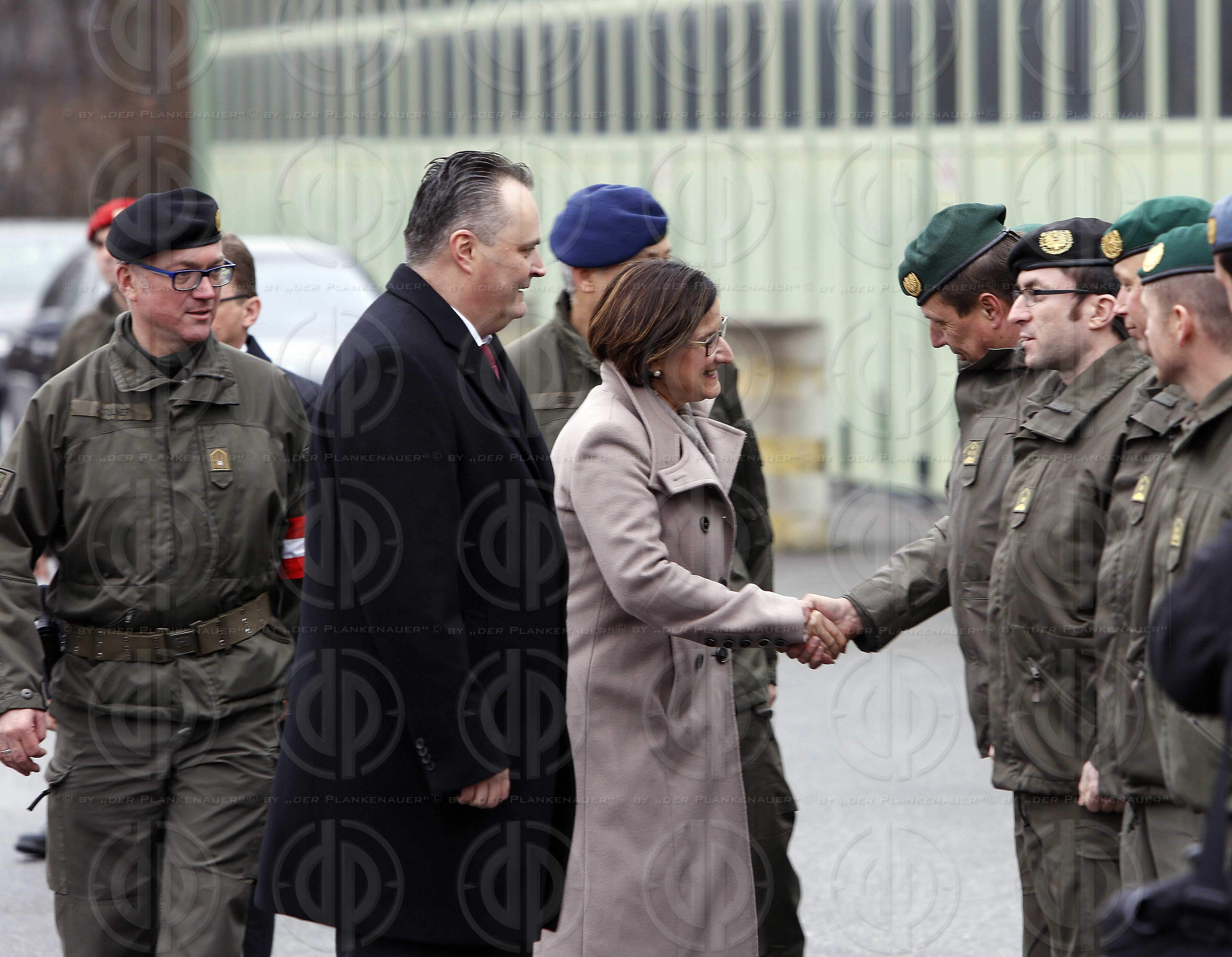 Ministerbesuch in Strass_Spielfeld