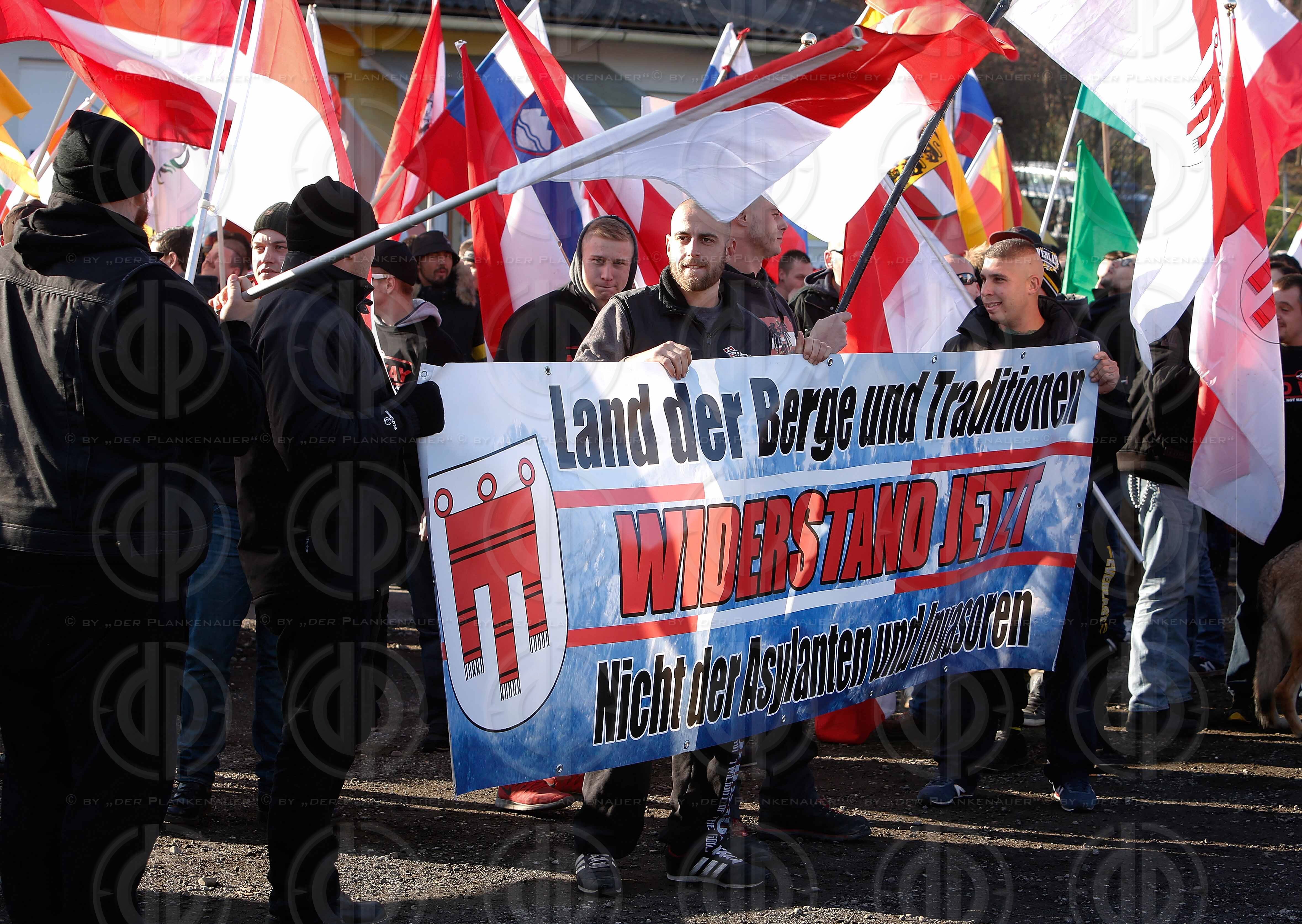 Identitaere Demo in Spielfeld
