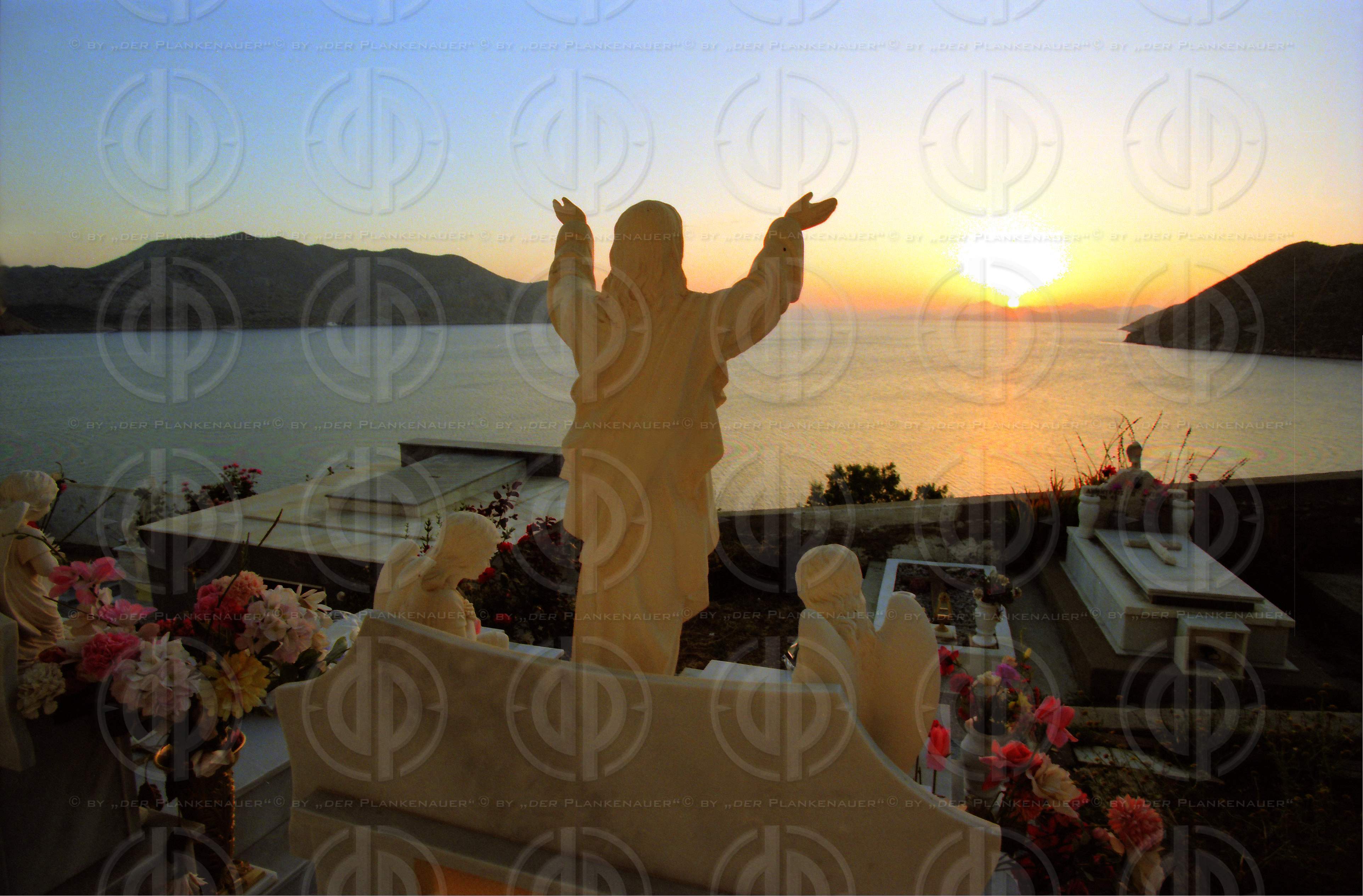 Sonnenaufgang trifft Insel Symi