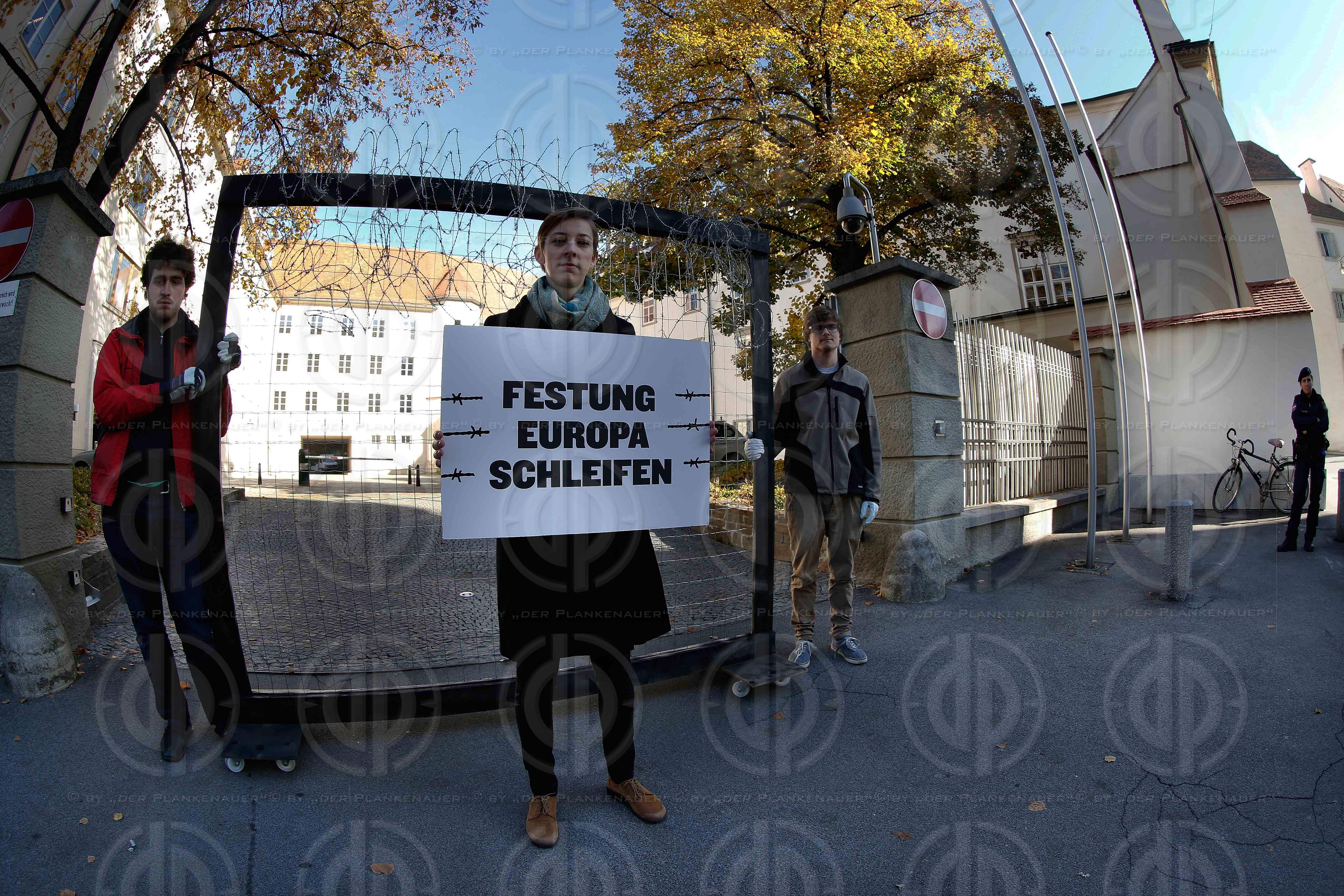 Aktion der Jungen Guenen zu Grenzzaeunen