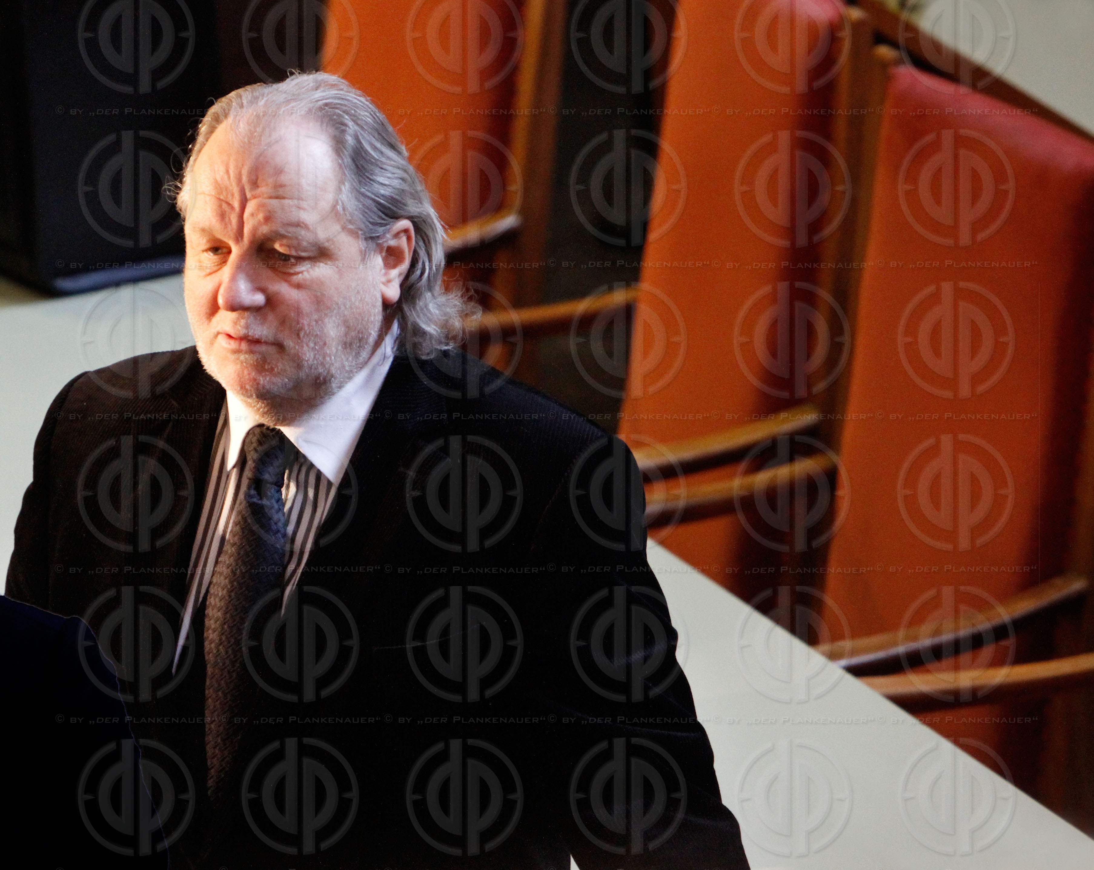 Strafverfahren gegen Hannes KARTNIG u.a.