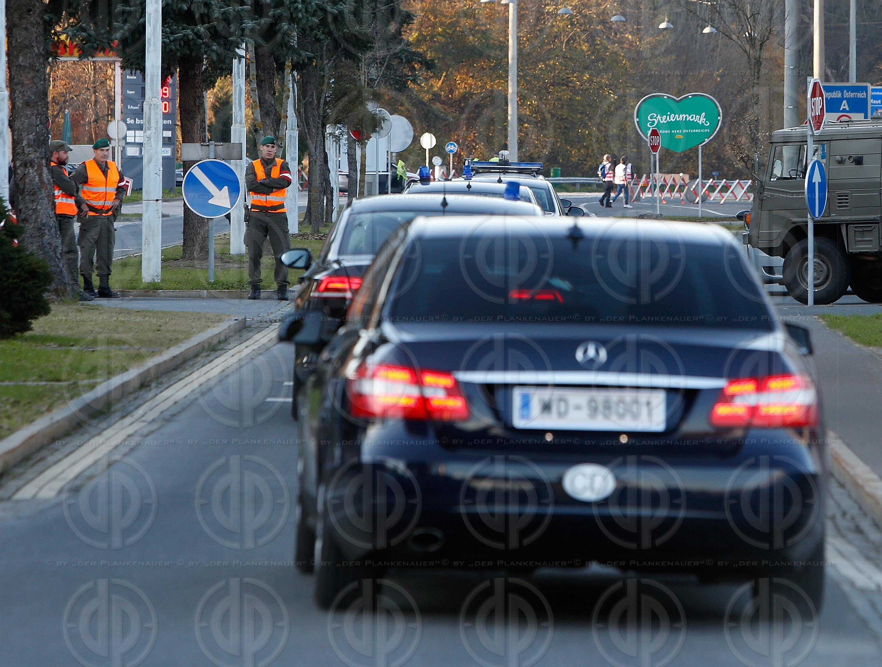 Innenministerin besucht Spielfeld mit EU-Migrationskommissar AVR