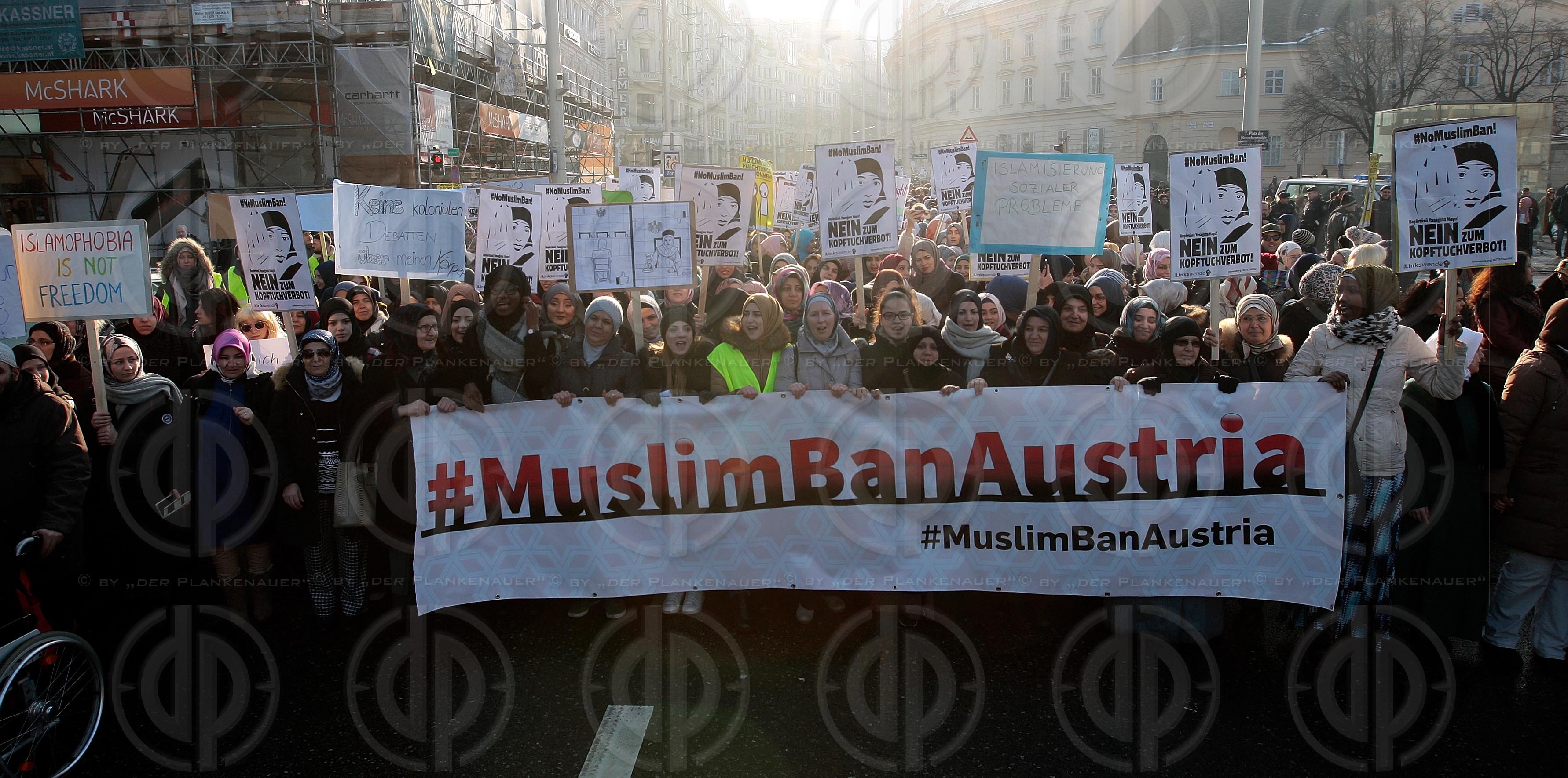 Demo gegen Kopftuchverbot