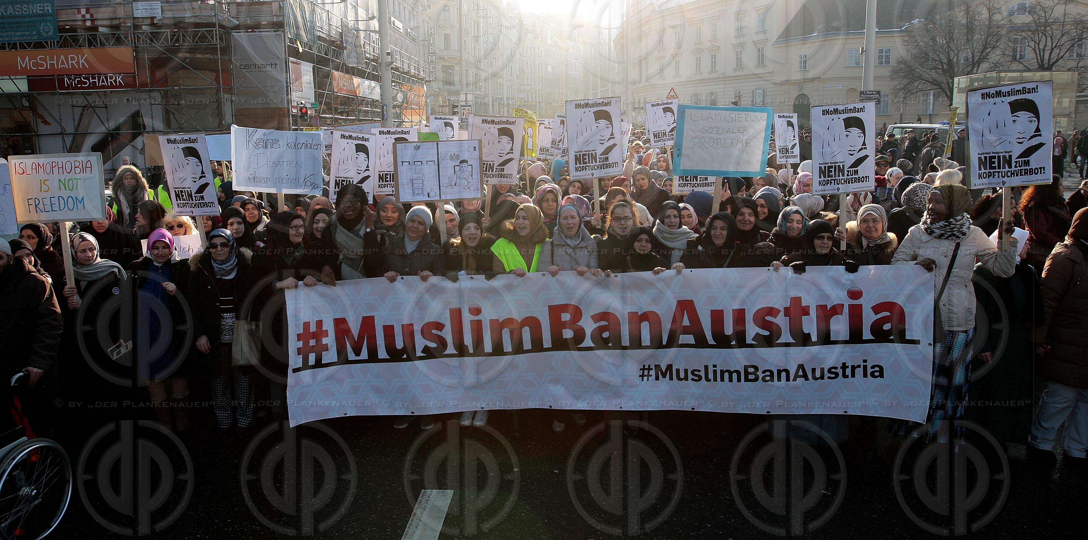 Demo gegen Kopftuchverbot