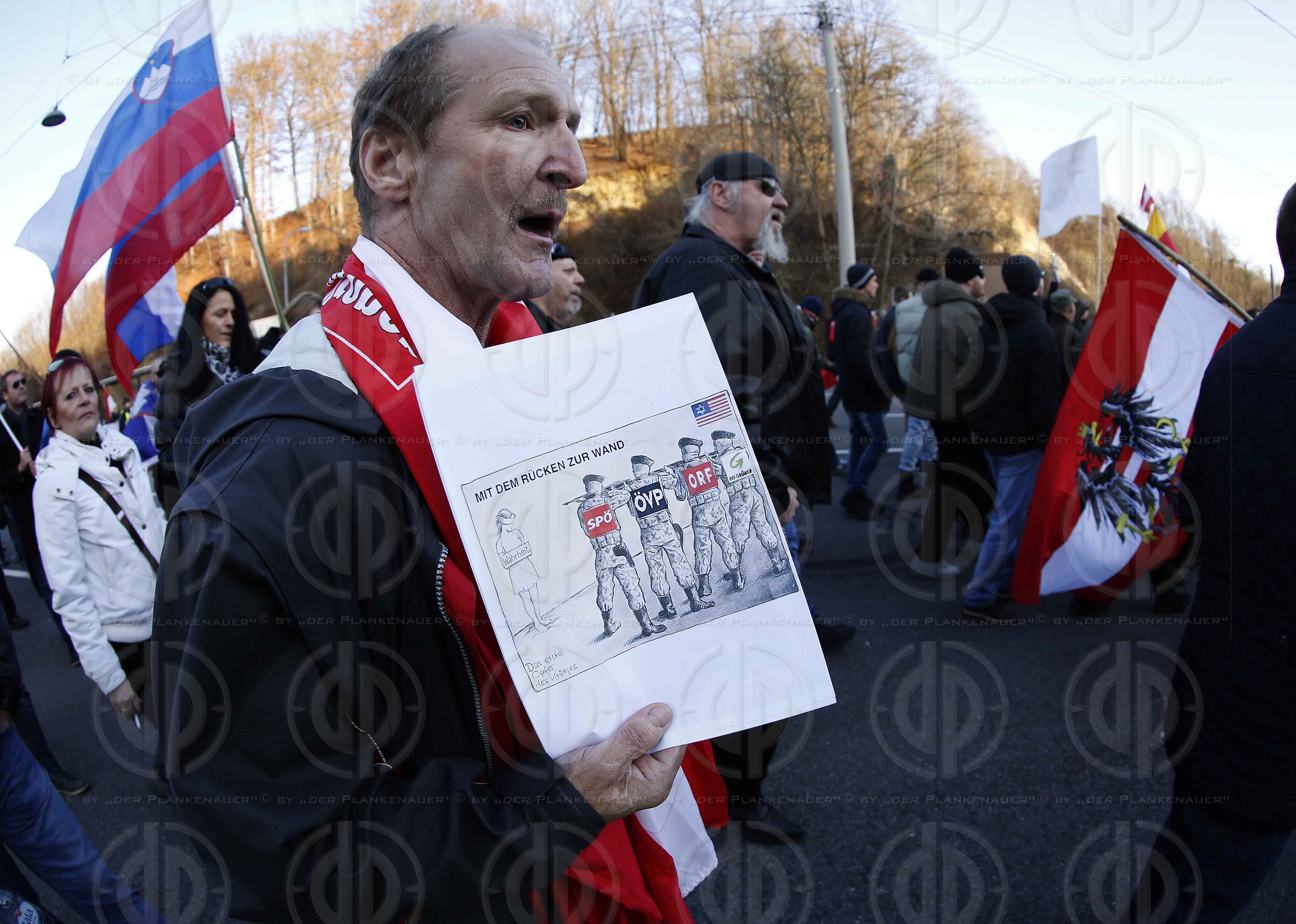 Identitaere Demo in Spielfeld