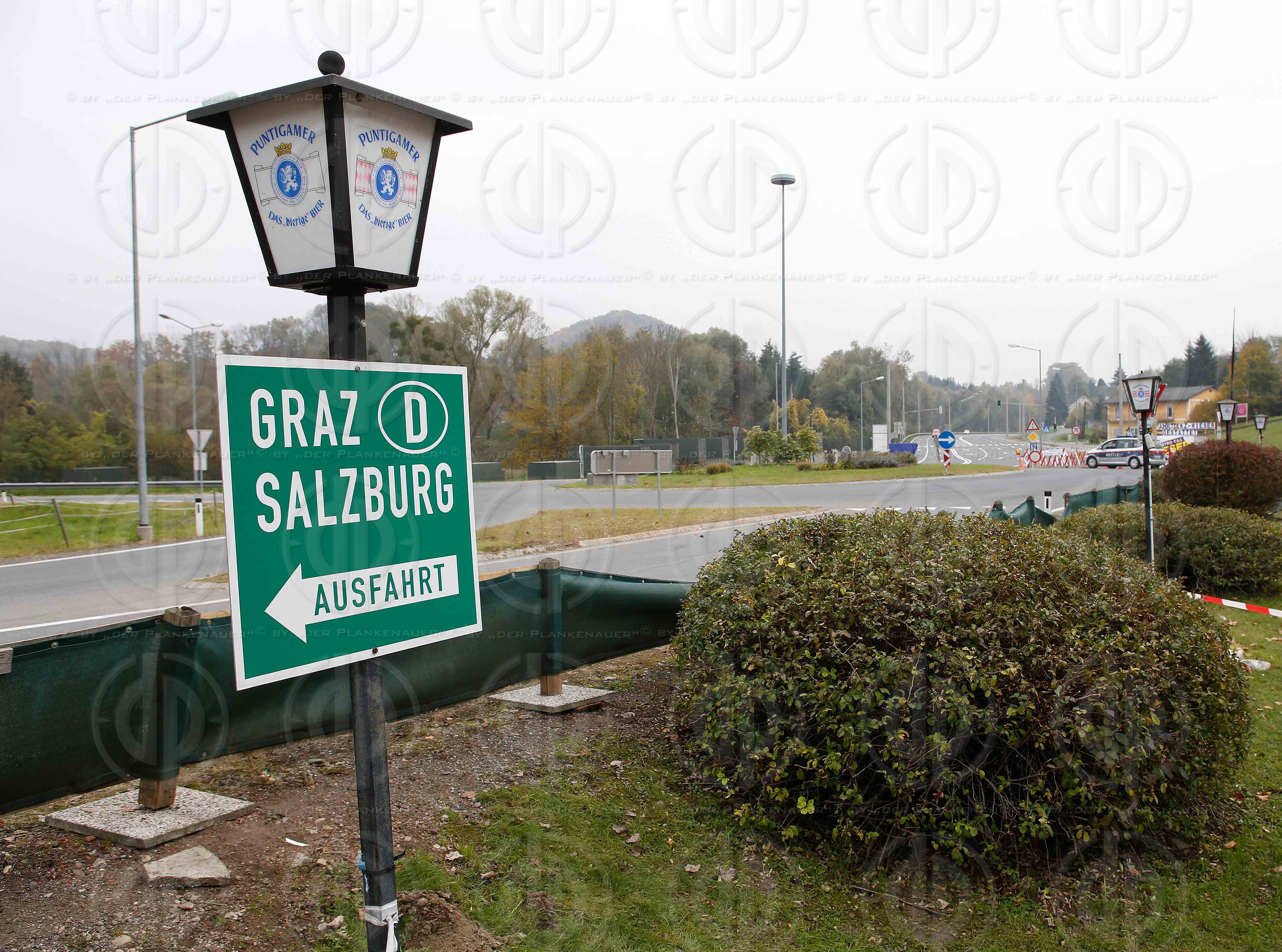 Fluechlingstragoedie an der Grenze in Strass-Spielfeld