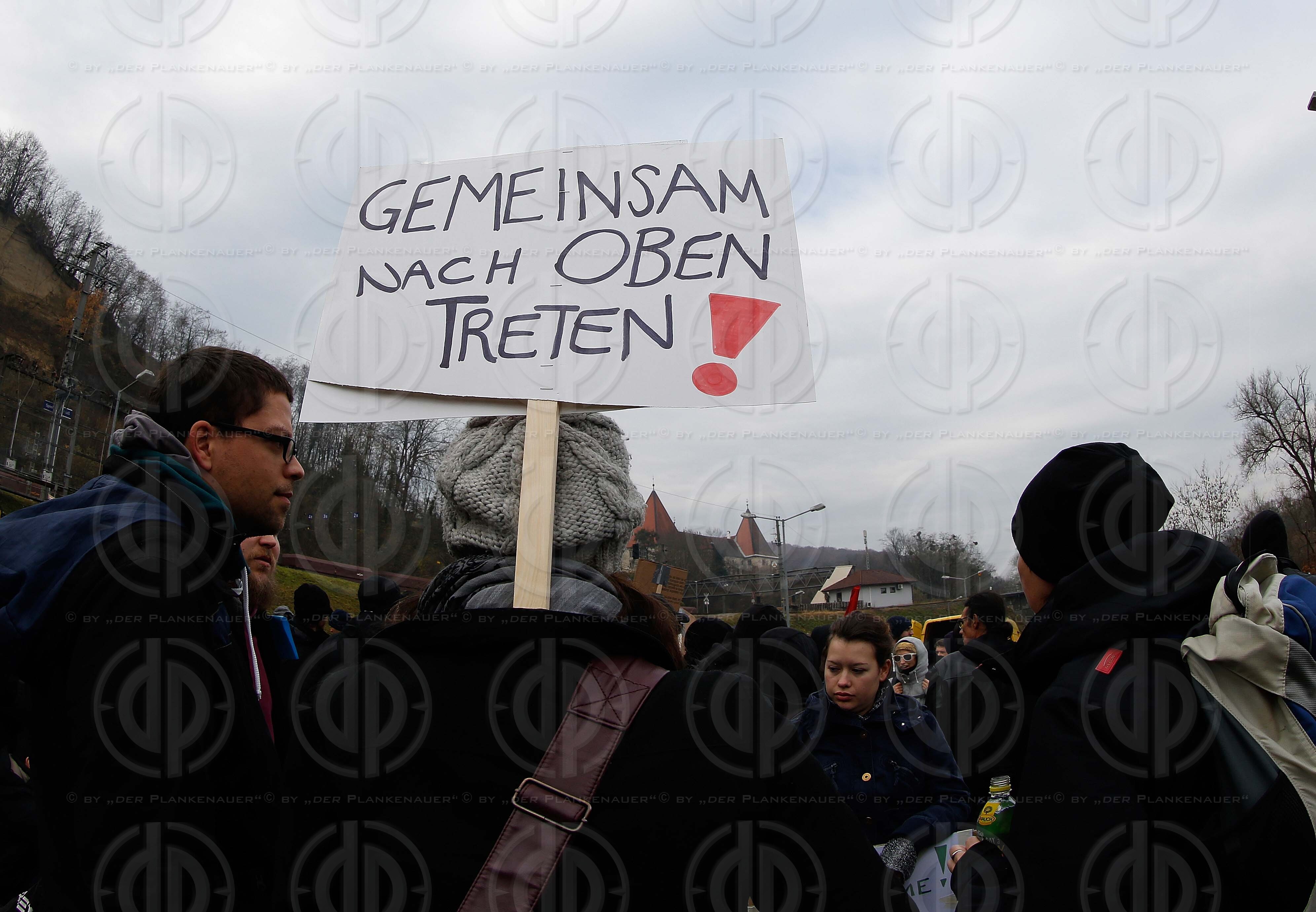 Antifa-Demo und Gegendemo in Spielfeld und Umgebung