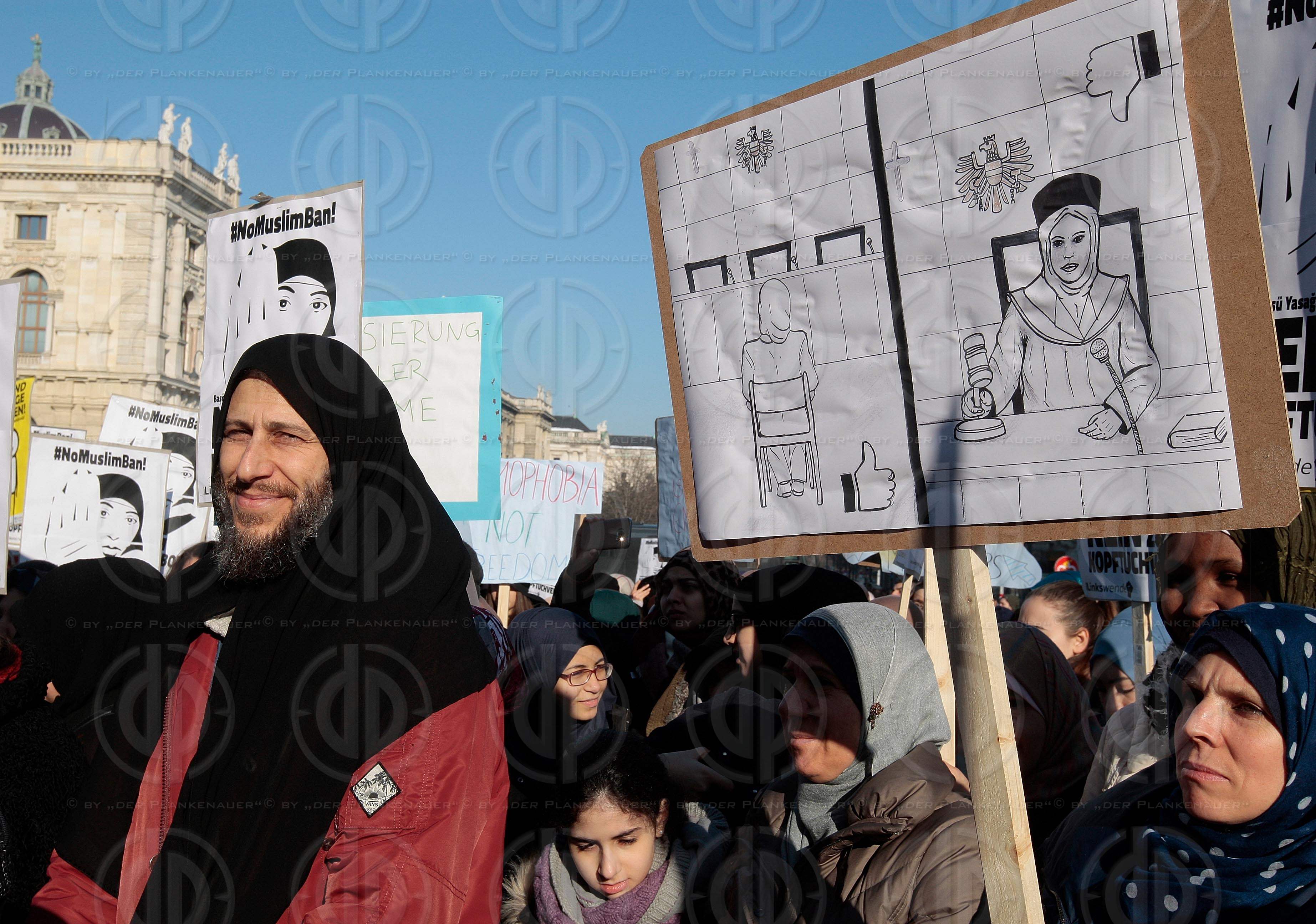 Demo gegen Kopftuchverbot